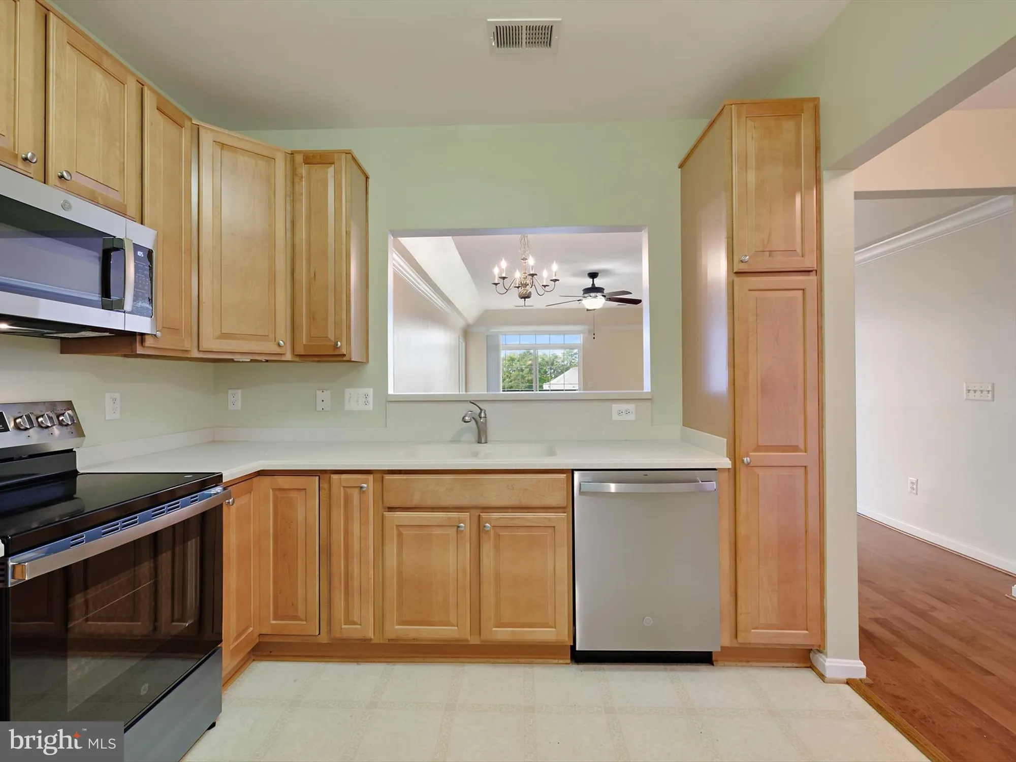 Property Slideshow image 6 of 53 | 8615 fluttering leaf trl 404, Odenton, MD, 21113