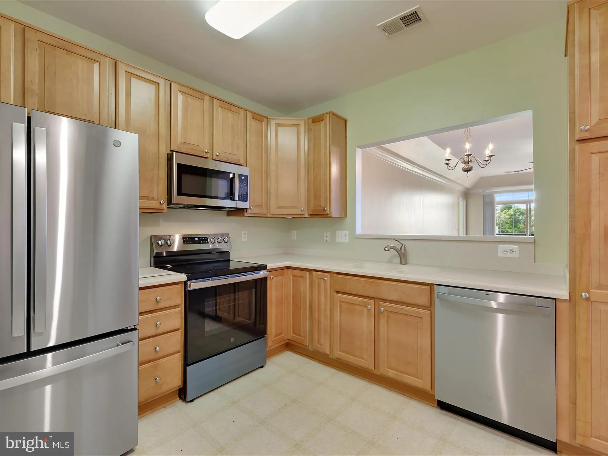 Property Slideshow image 5 of 53 | 8615 fluttering leaf trl 404, Odenton, MD, 21113