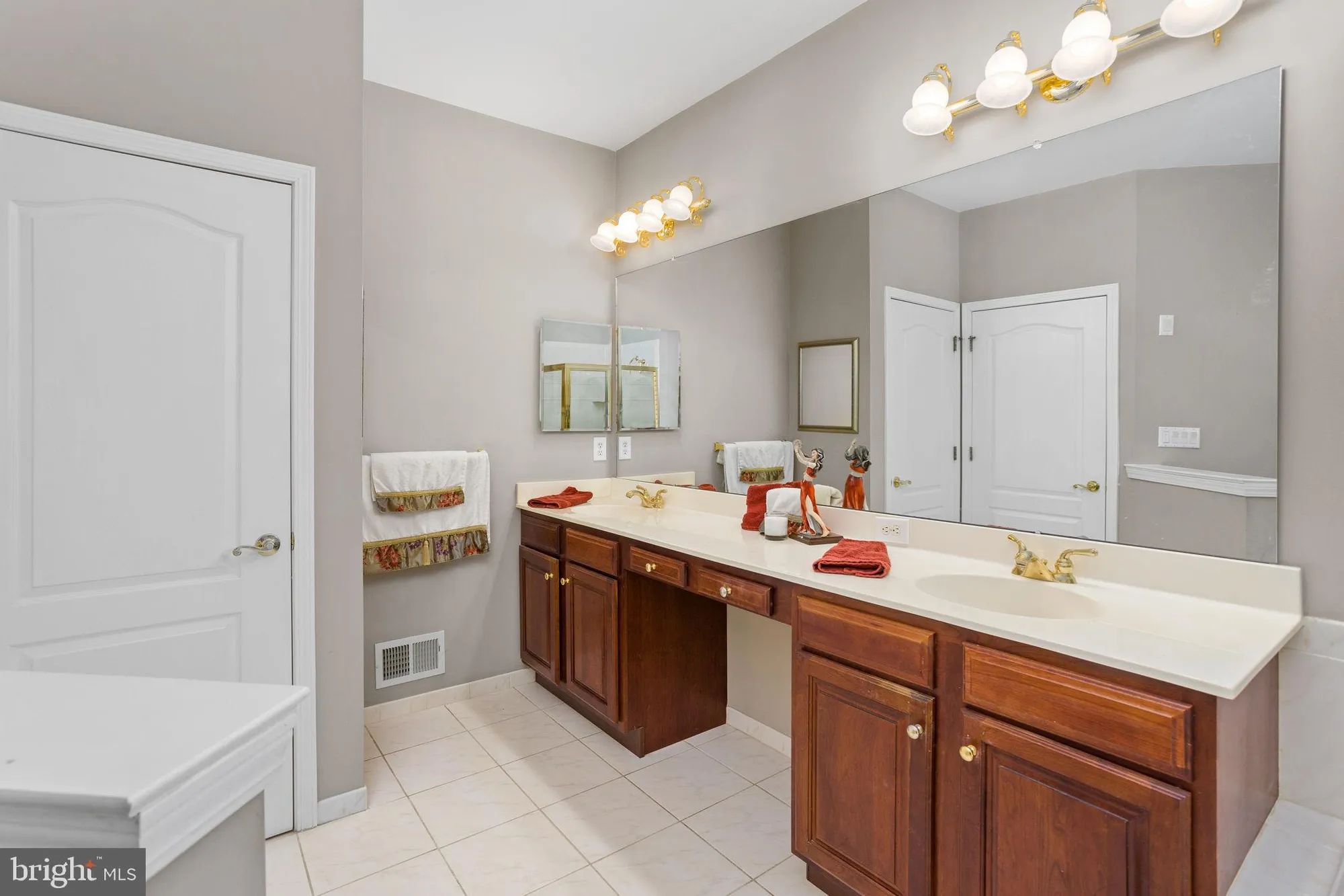 Property Slideshow image 22 of 33 | 75 honeyflower ln, Princeton Junction, NJ, 08550