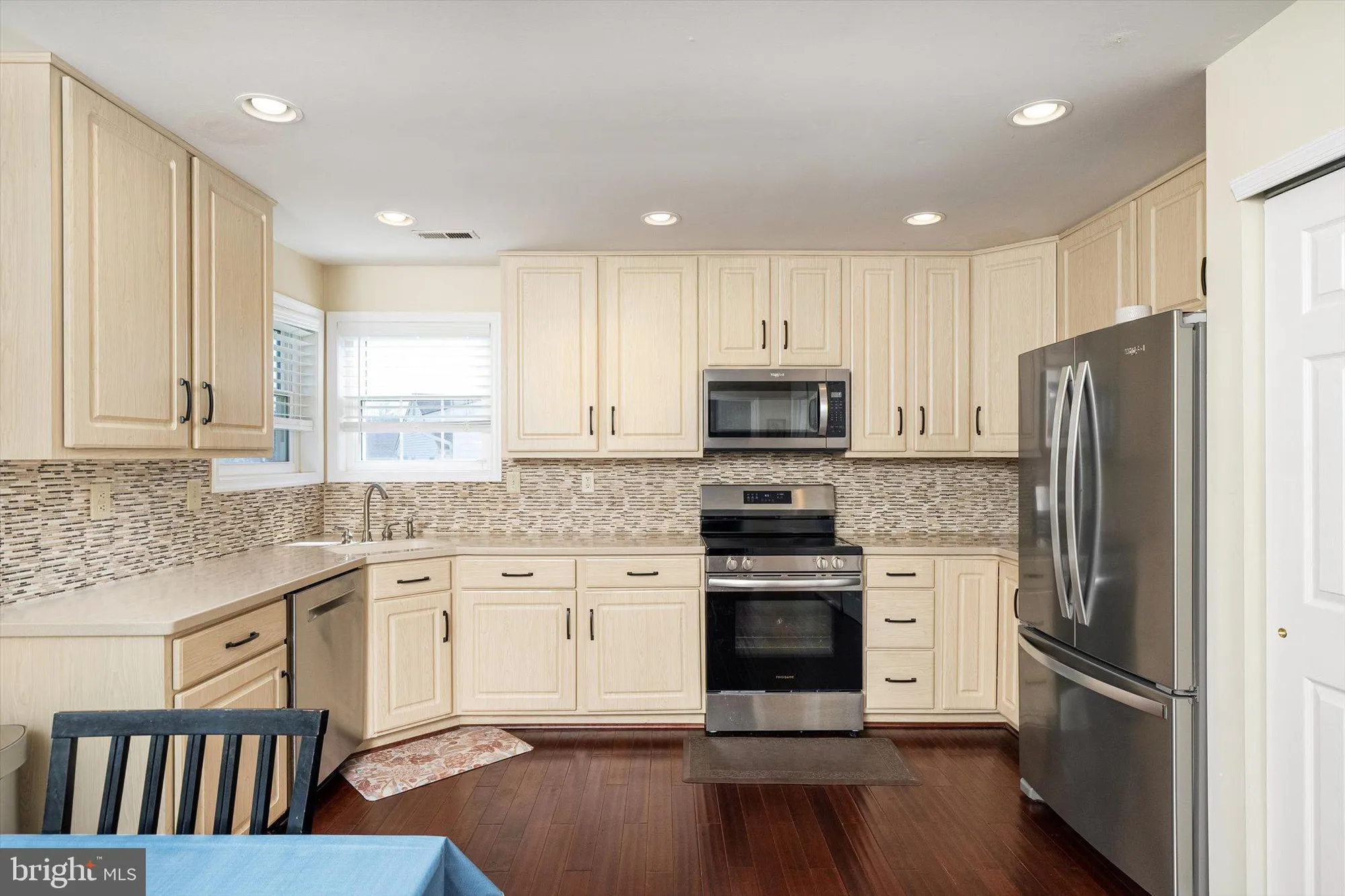 Property Slideshow image 6 of 28 | 21 horseshoe ln, Columbus, NJ, 08022