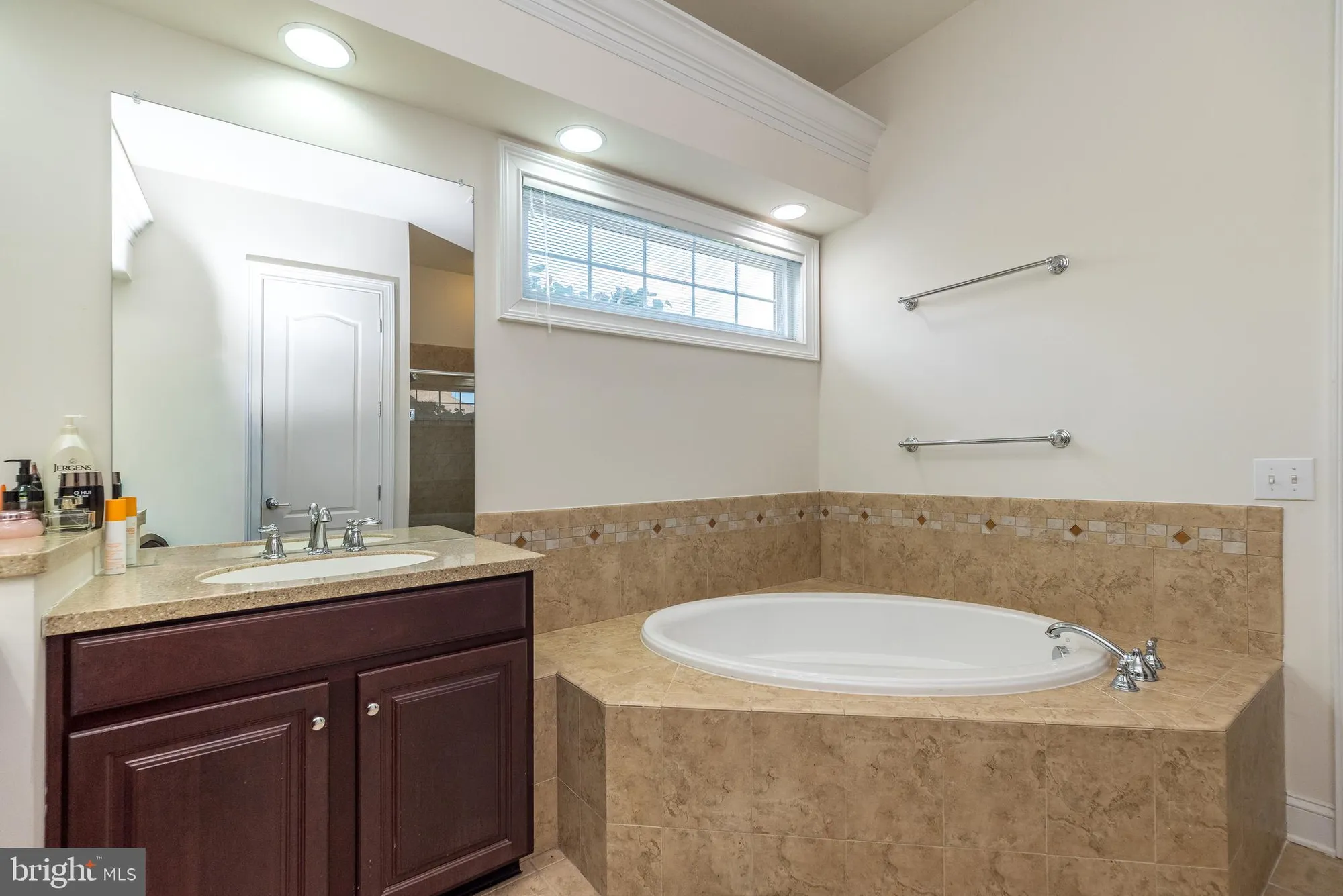 Property Slideshow image 27 of 53 | 261 goldenrod dr, Upper Gwynedd, PA, 19446