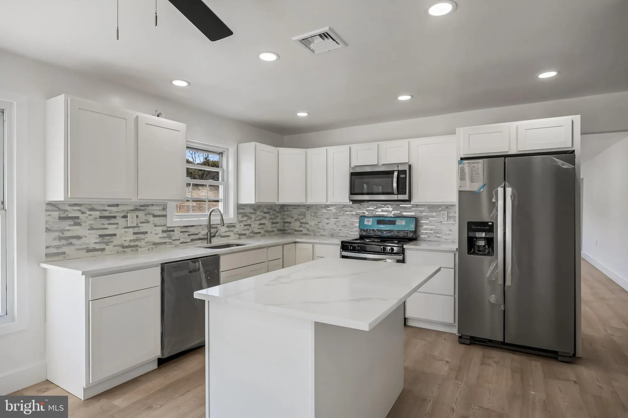 Property Slideshow image 11 of 26 | 5 saint andrews ct, Toms River, NJ, 08757