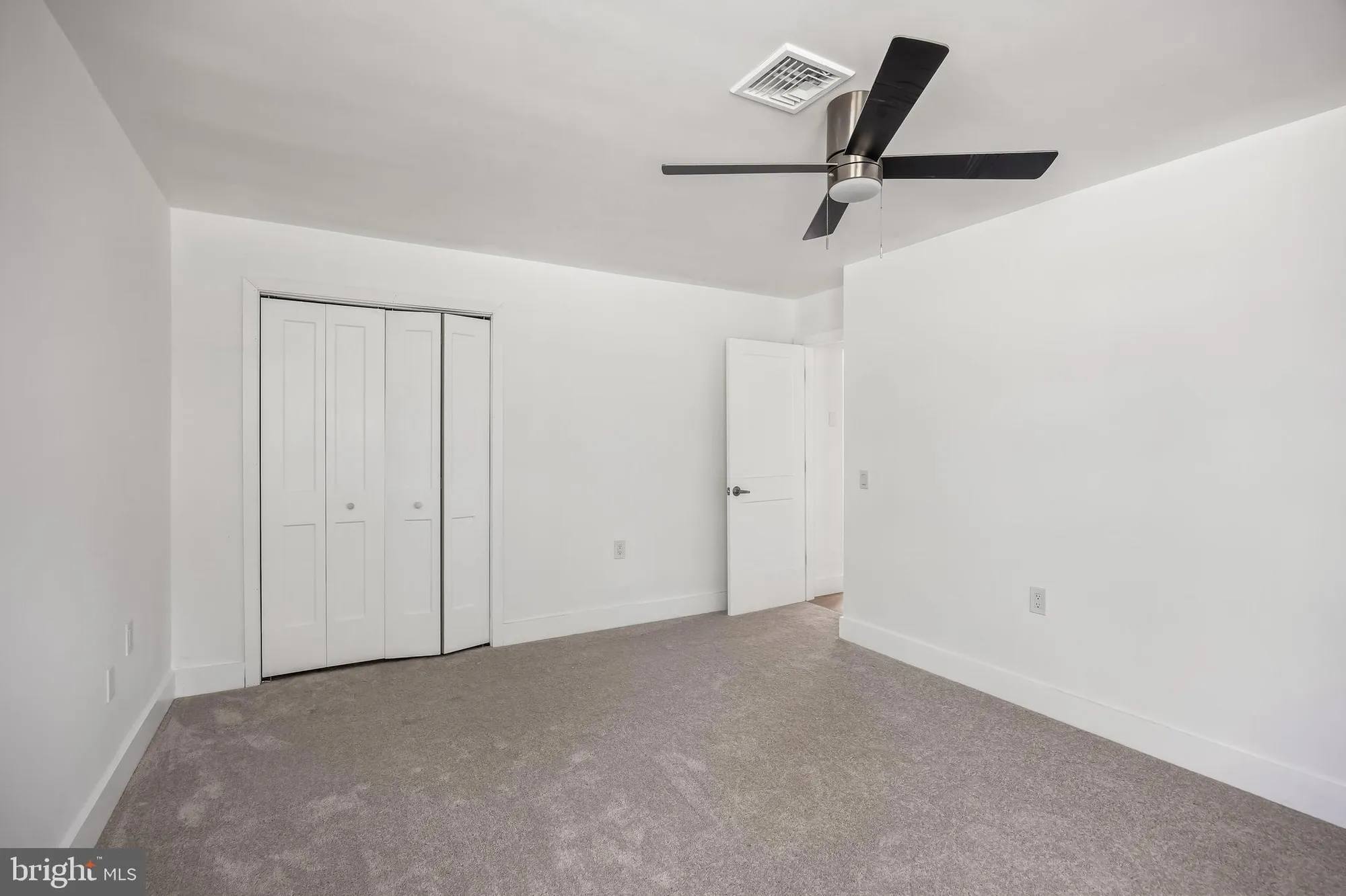 Property Slideshow image 18 of 26 | 5 saint andrews ct, Toms River, NJ, 08757