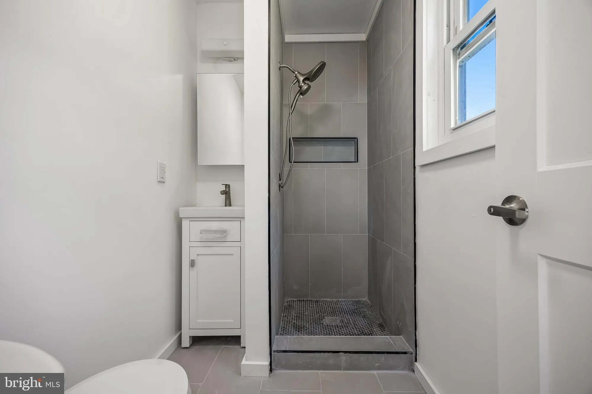 Property Slideshow image 19 of 26 | 5 saint andrews ct, Toms River, NJ, 08757