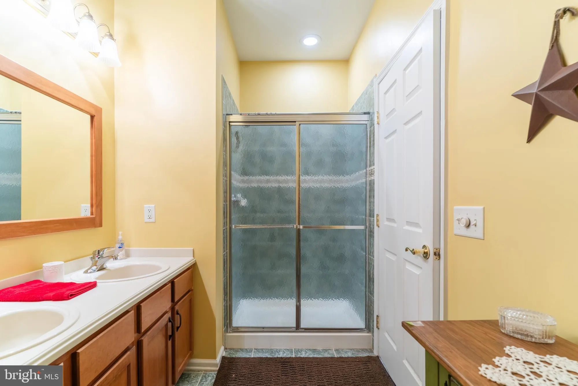Property Slideshow image 15 of 34 | 233 burholme dr, Hamilton, NJ, 08691
