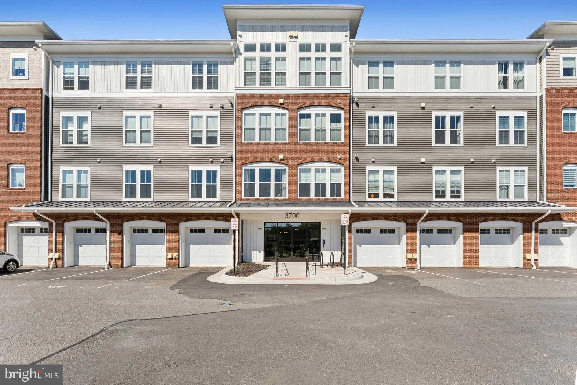 Property Slideshow image 2 of 25 | 3700 havertill ln # 1201, Woodbridge, VA, 22193