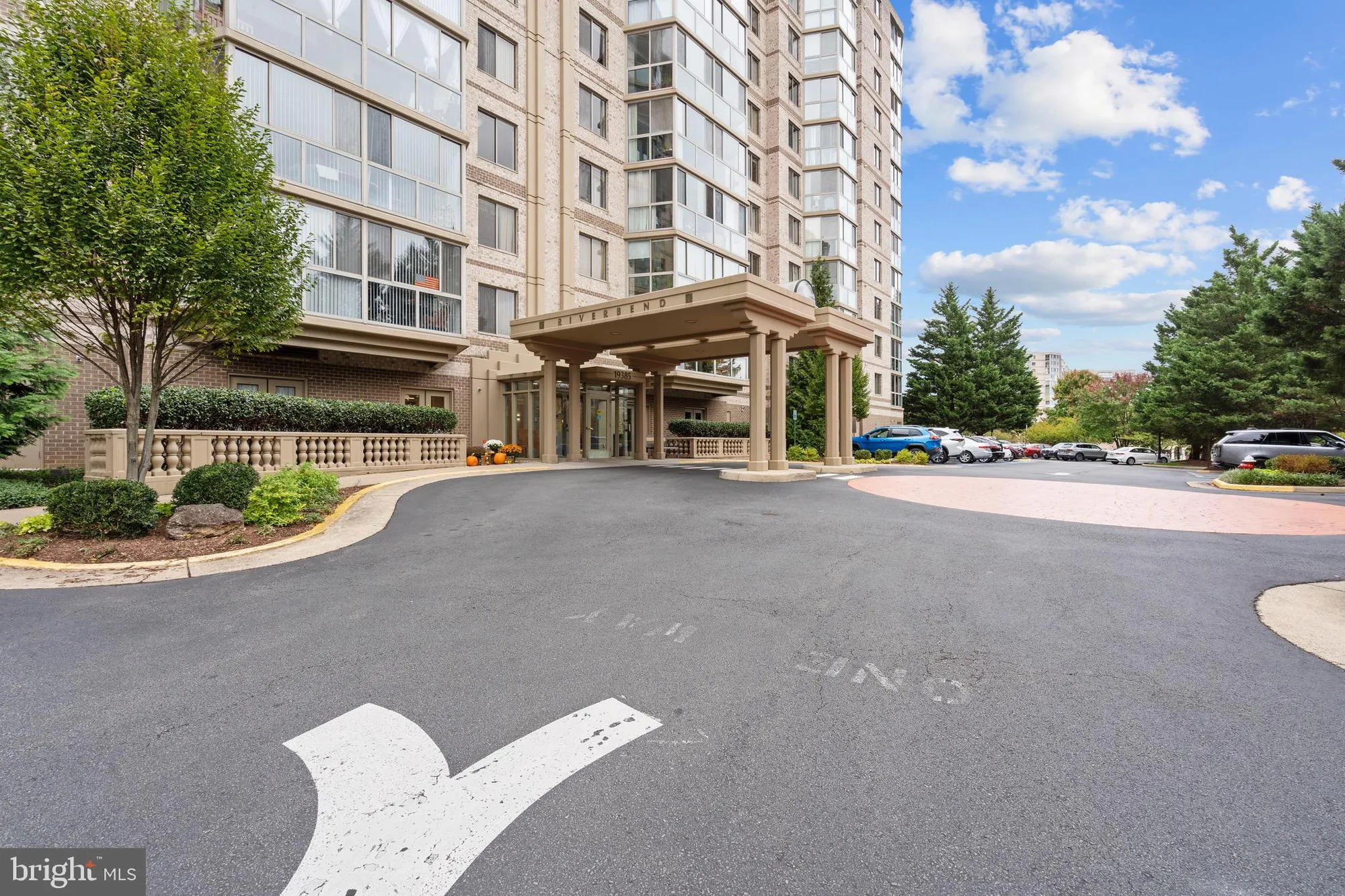 Property Slideshow image 2 of 39 | 19385 cypress ridge ter 914, Leesburg, VA, 20176