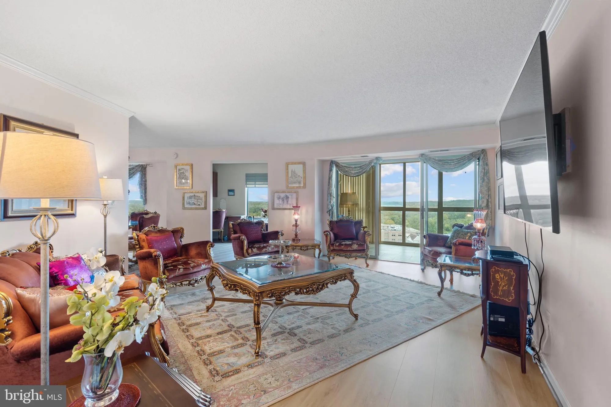 Property Slideshow image 4 of 39 | 19385 cypress ridge ter 914, Leesburg, VA, 20176