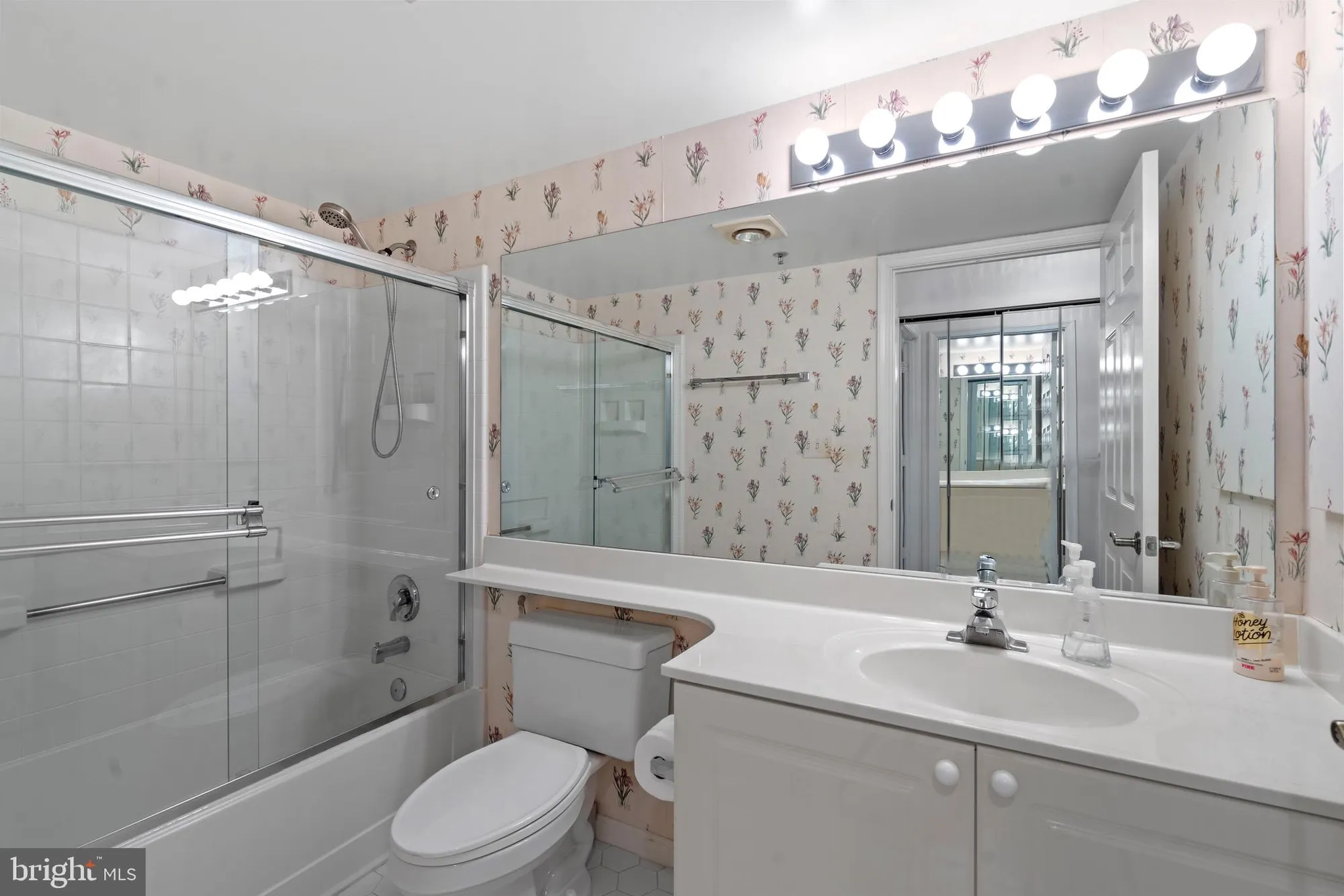 Property Slideshow image 16 of 39 | 19385 cypress ridge ter 914, Leesburg, VA, 20176