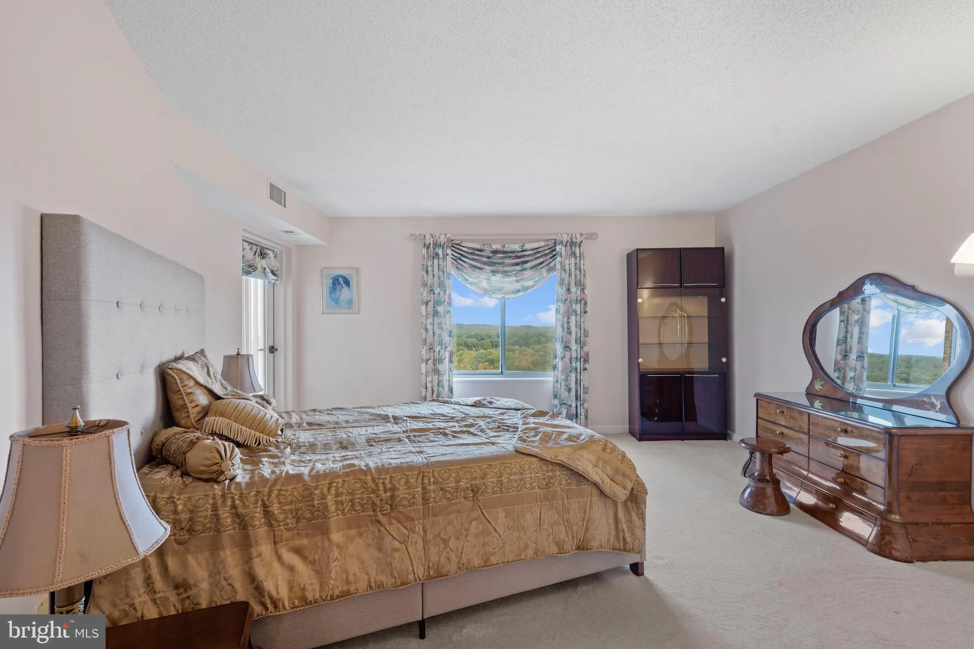 Property Slideshow image 22 of 39 | 19385 cypress ridge ter 914, Leesburg, VA, 20176