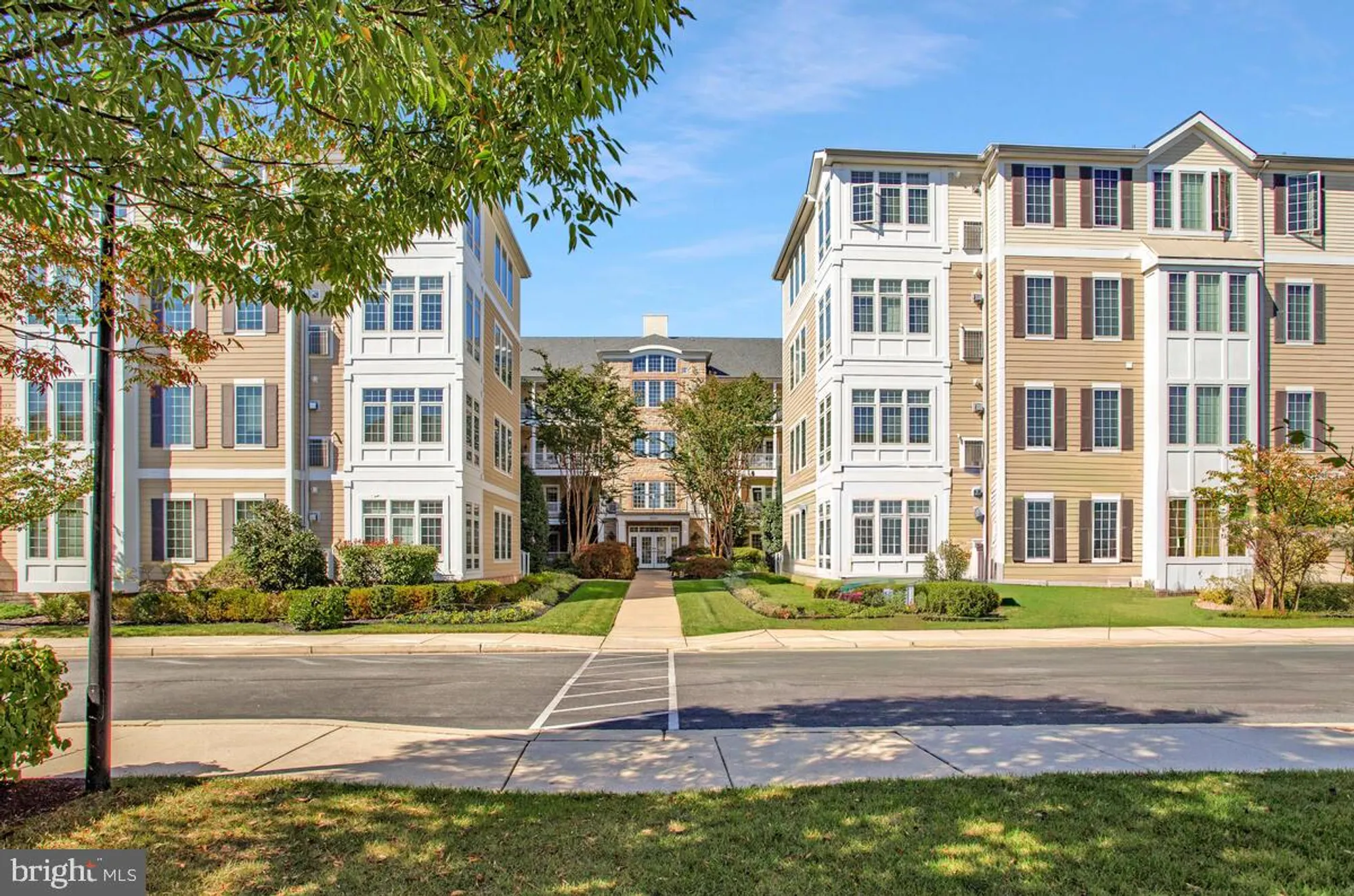 Property Slideshow image 1 of 51 | 8820 shining oceans way 410, Columbia, MD, 21045