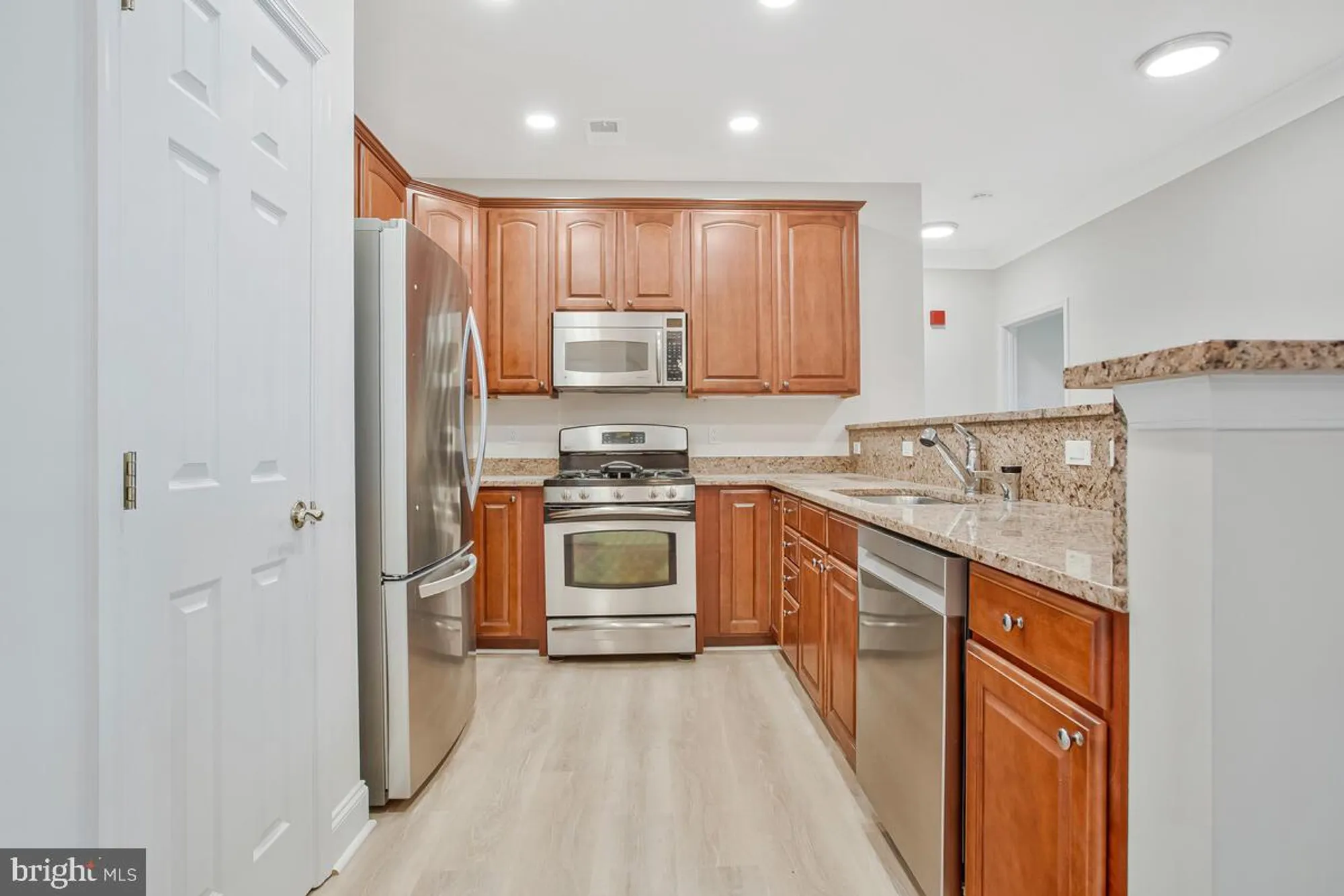 Property Slideshow image 13 of 51 | 8820 shining oceans way 410, Columbia, MD, 21045