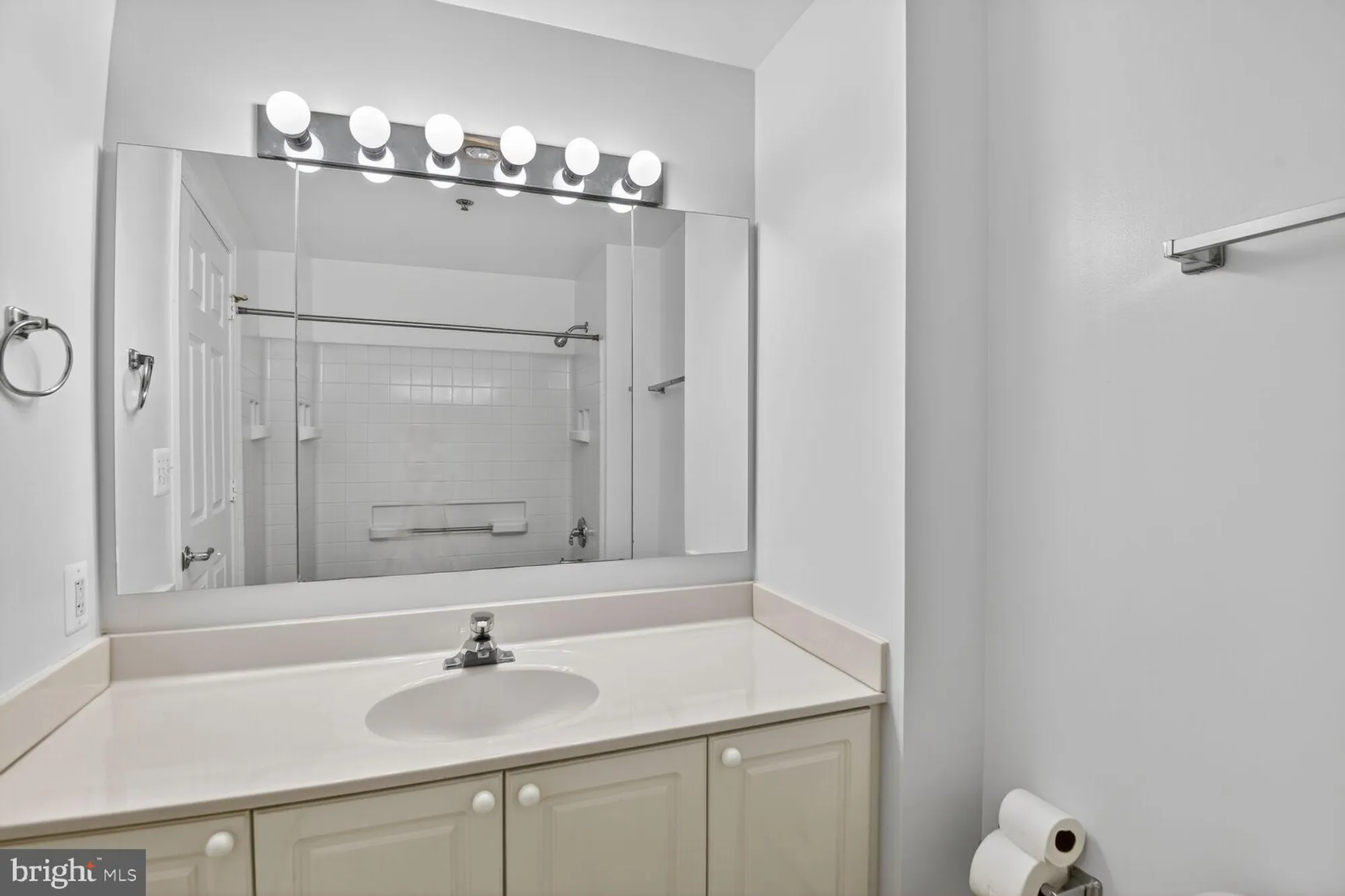 Property Slideshow image 15 of 22 | 3200 n leisure world blvd 918, Silver Spring, MD, 20906