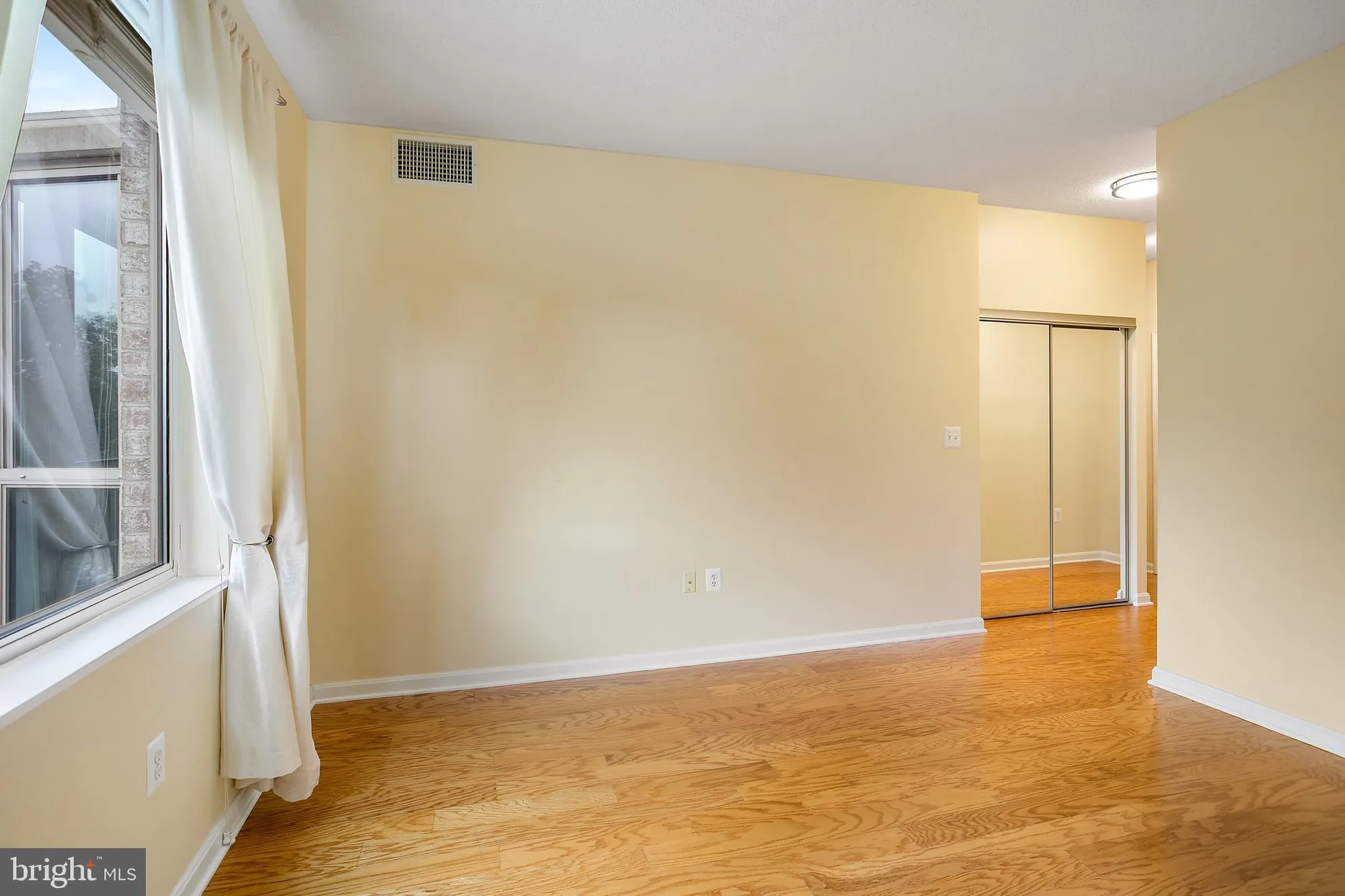 Property Slideshow image 4 of 62 | 19375 cypress ridge ter unit 418, Leesburg, VA, 20176