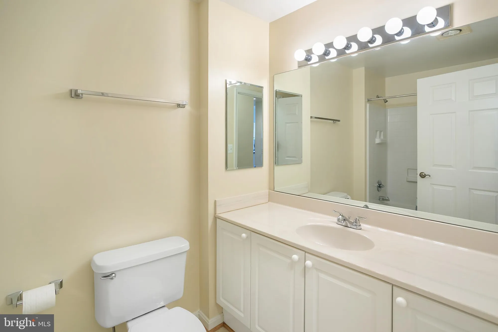Property Slideshow image 11 of 62 | 19375 cypress ridge ter unit 418, Leesburg, VA, 20176
