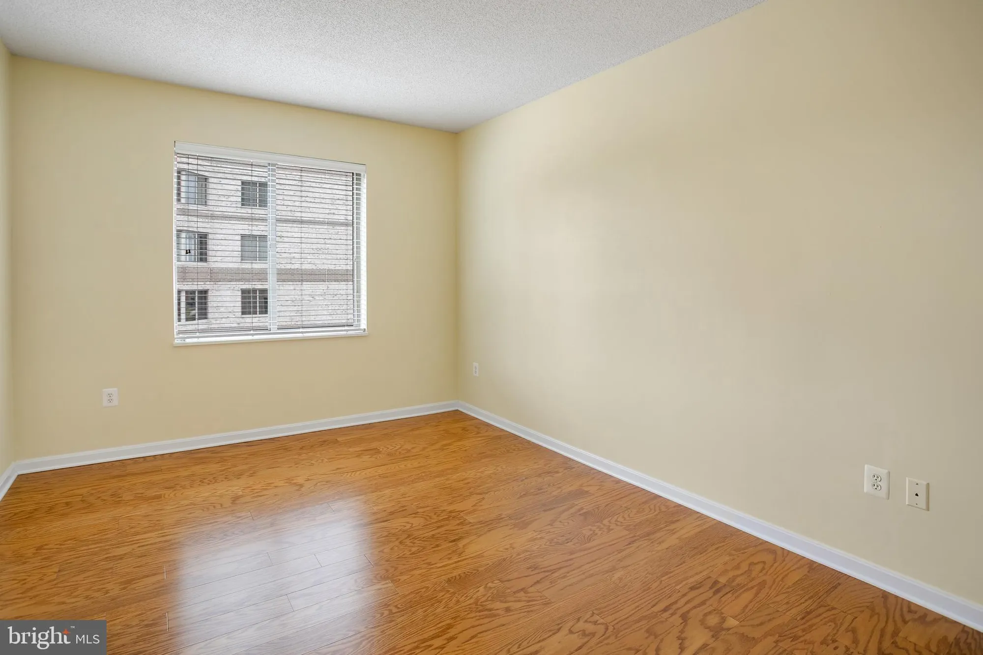 Property Slideshow image 13 of 62 | 19375 cypress ridge ter unit 418, Leesburg, VA, 20176