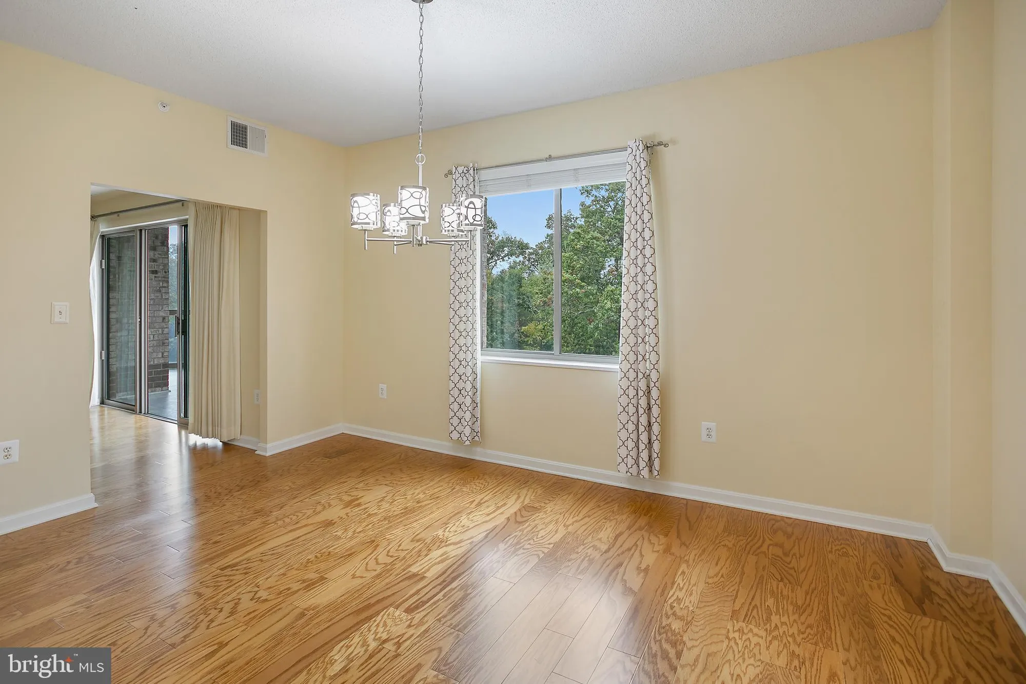 Property Slideshow image 20 of 62 | 19375 cypress ridge ter unit 418, Leesburg, VA, 20176