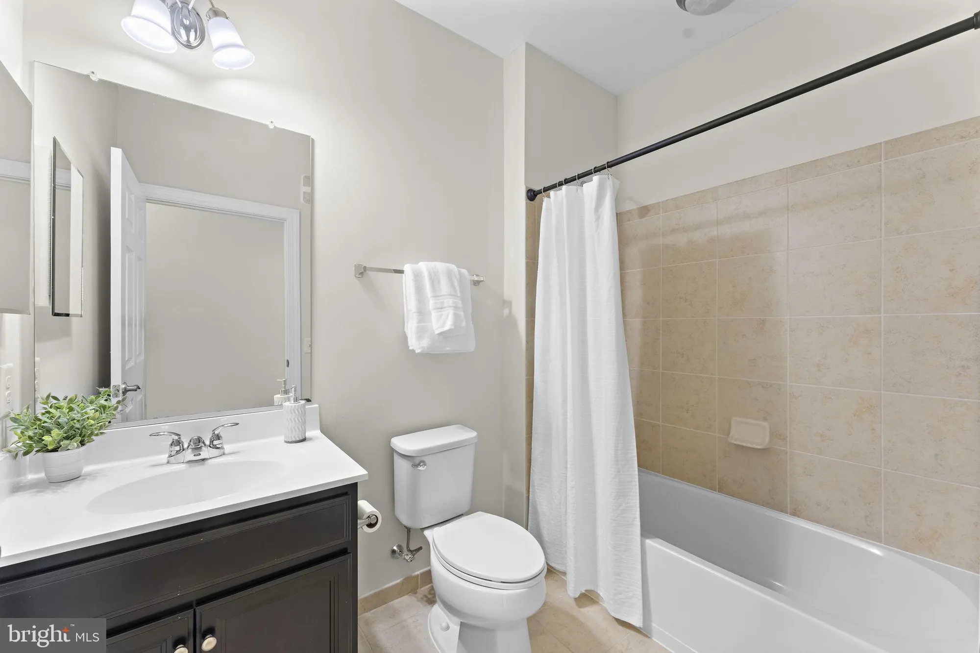 Property Slideshow image 40 of 69 | 15201 royal crest dr apt 407, Haymarket, VA, 20169