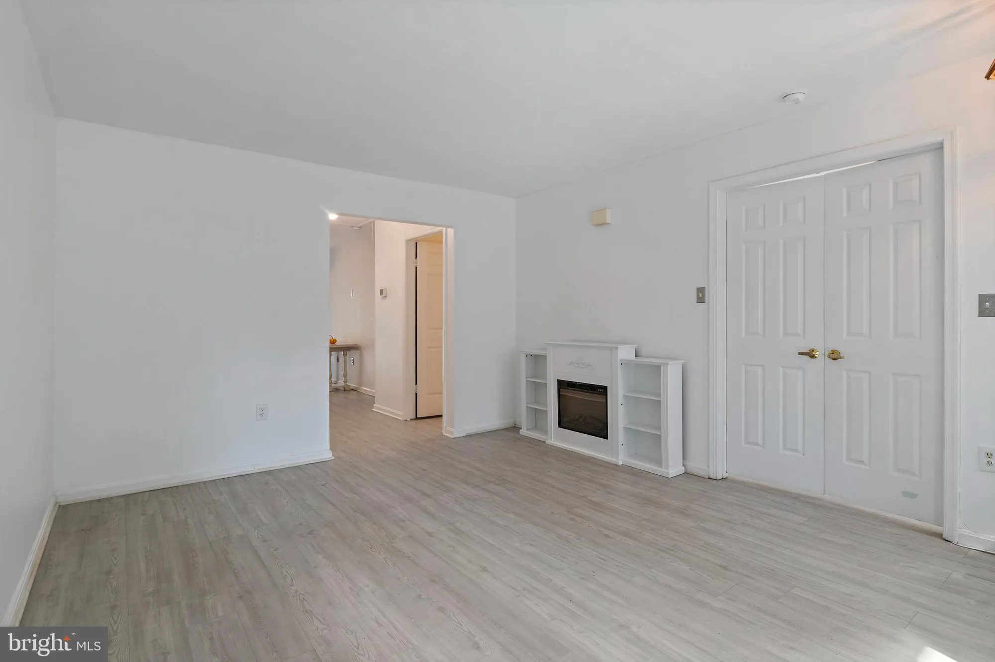 Property Slideshow image 7 of 42 | 932 riversedge cir, Annapolis, MD, 21401