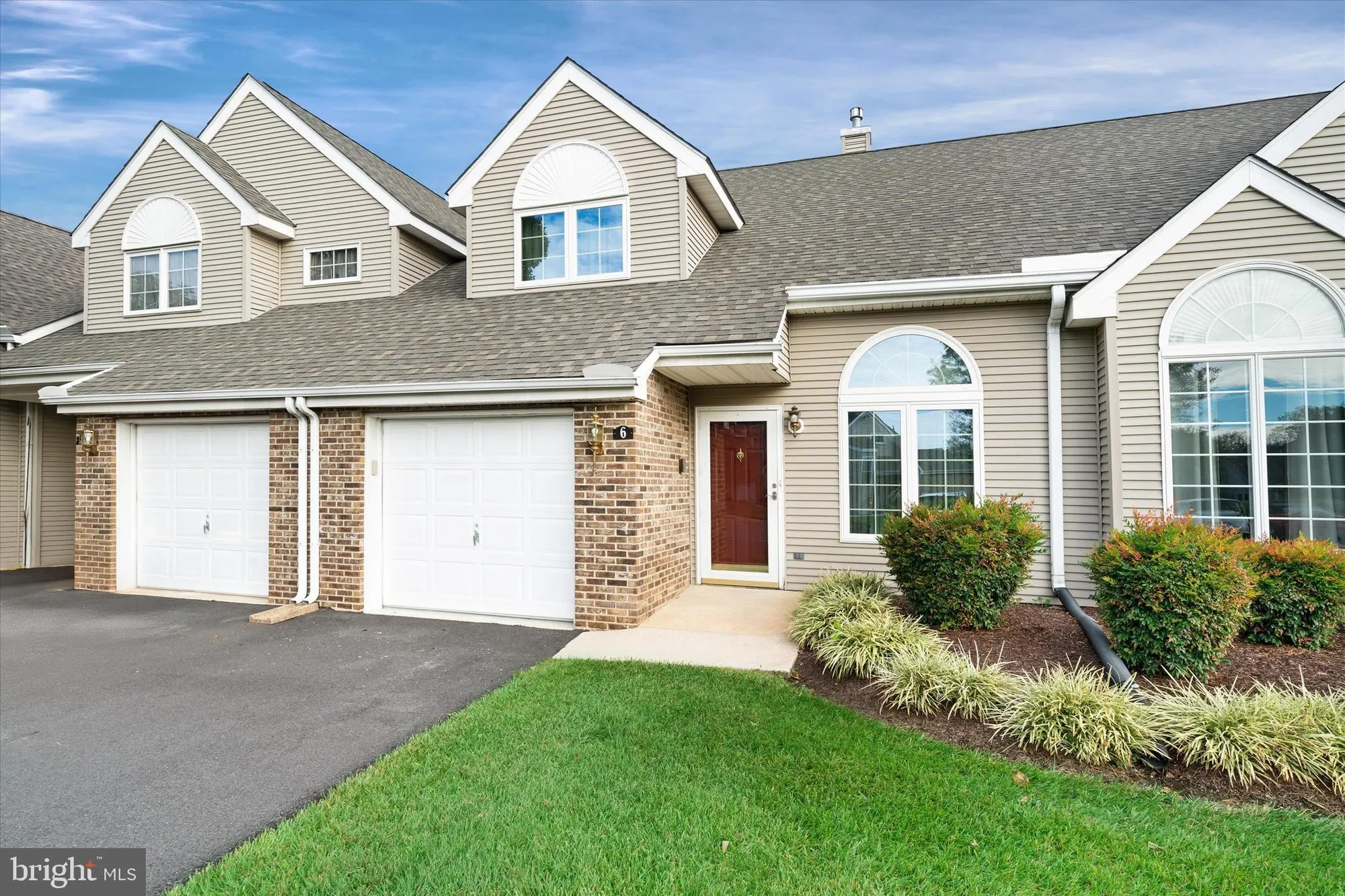 Property Slideshow image 2 of 31 | 6 grosvenor ct # 14, Wilmington, DE, 19804