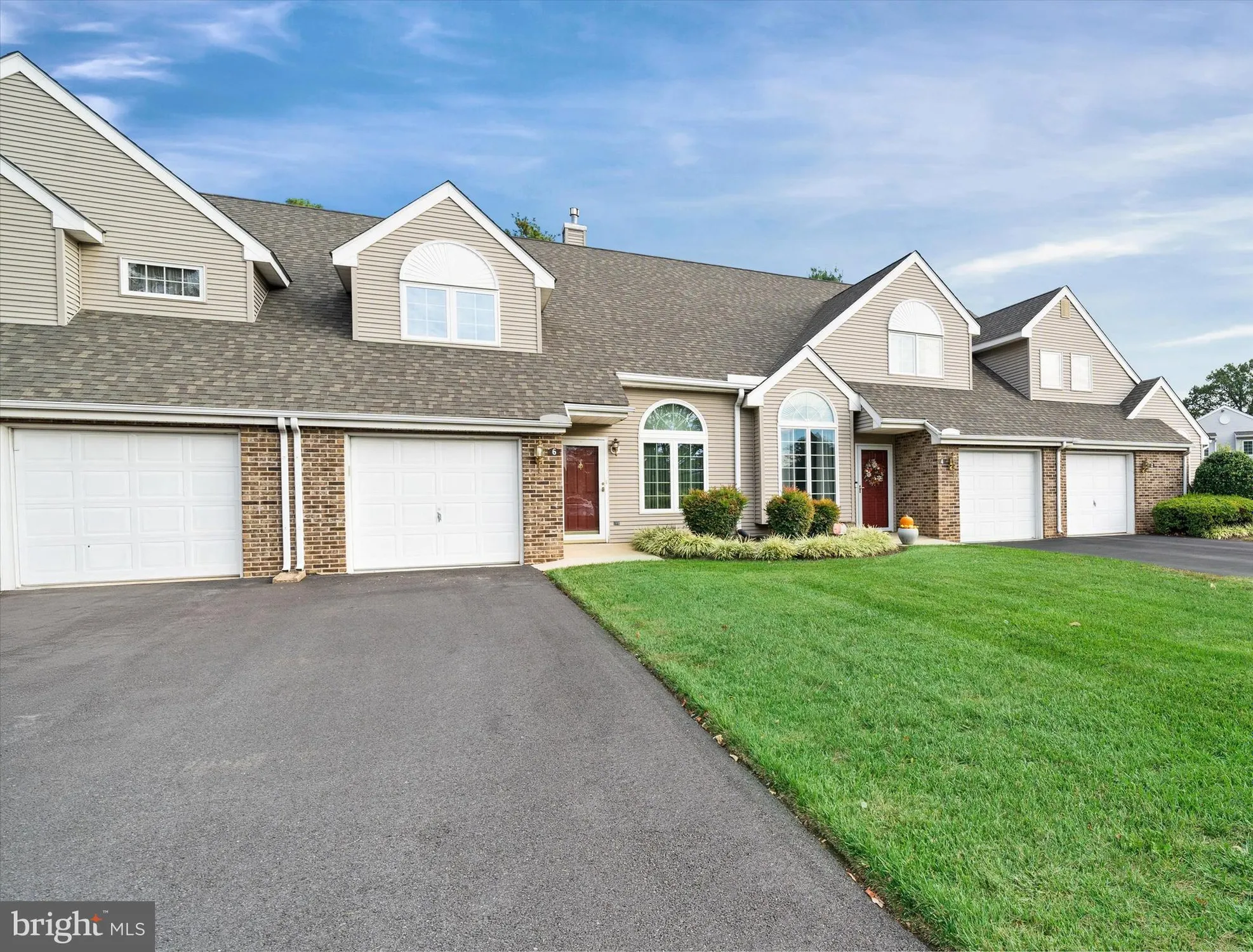 Property Slideshow image 3 of 31 | 6 grosvenor ct # 14, Wilmington, DE, 19804