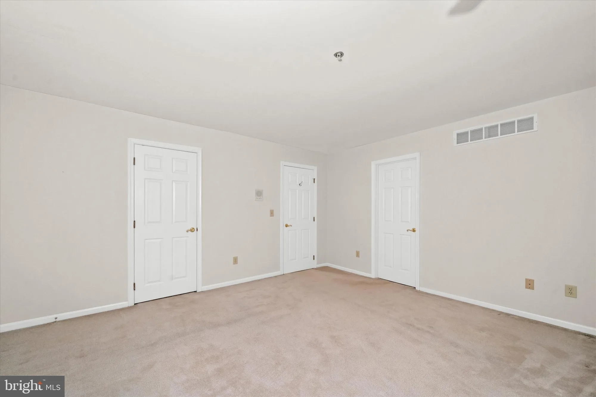 Property Slideshow image 15 of 31 | 6 grosvenor ct # 14, Wilmington, DE, 19804