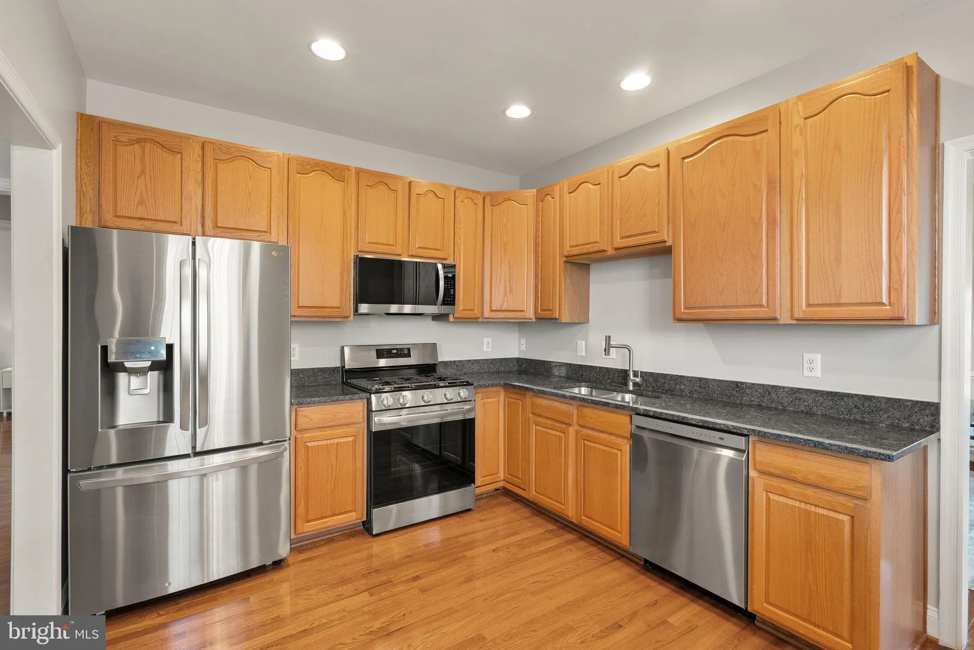 Property Slideshow image 12 of 50 | 17680 glass ridge pl, Gainesville, VA, 20155