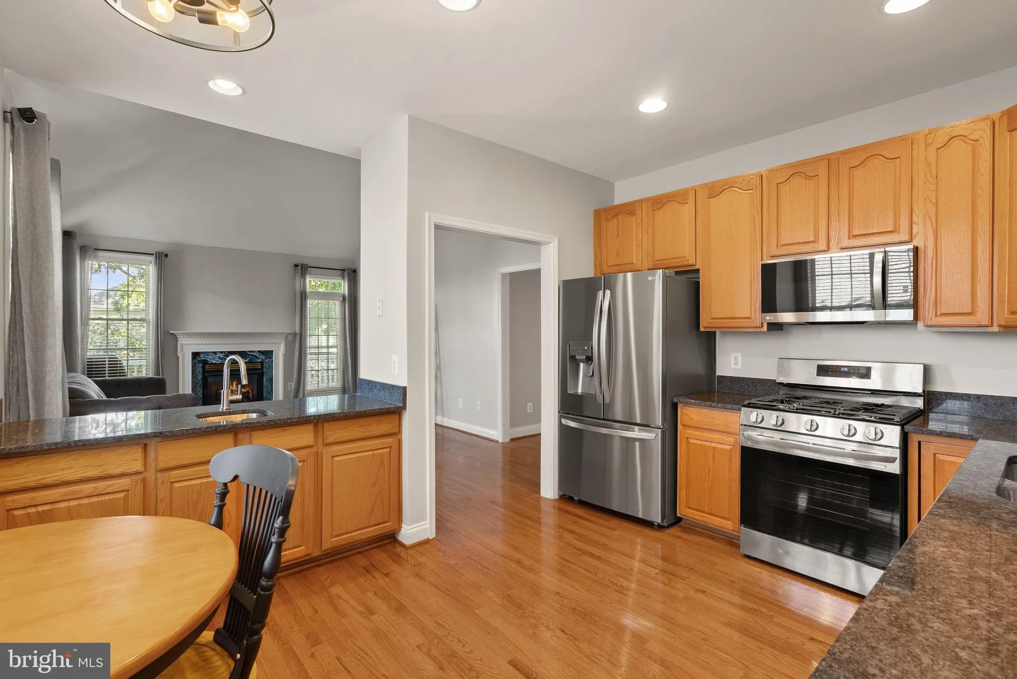 Property Slideshow image 9 of 50 | 17680 glass ridge pl, Gainesville, VA, 20155