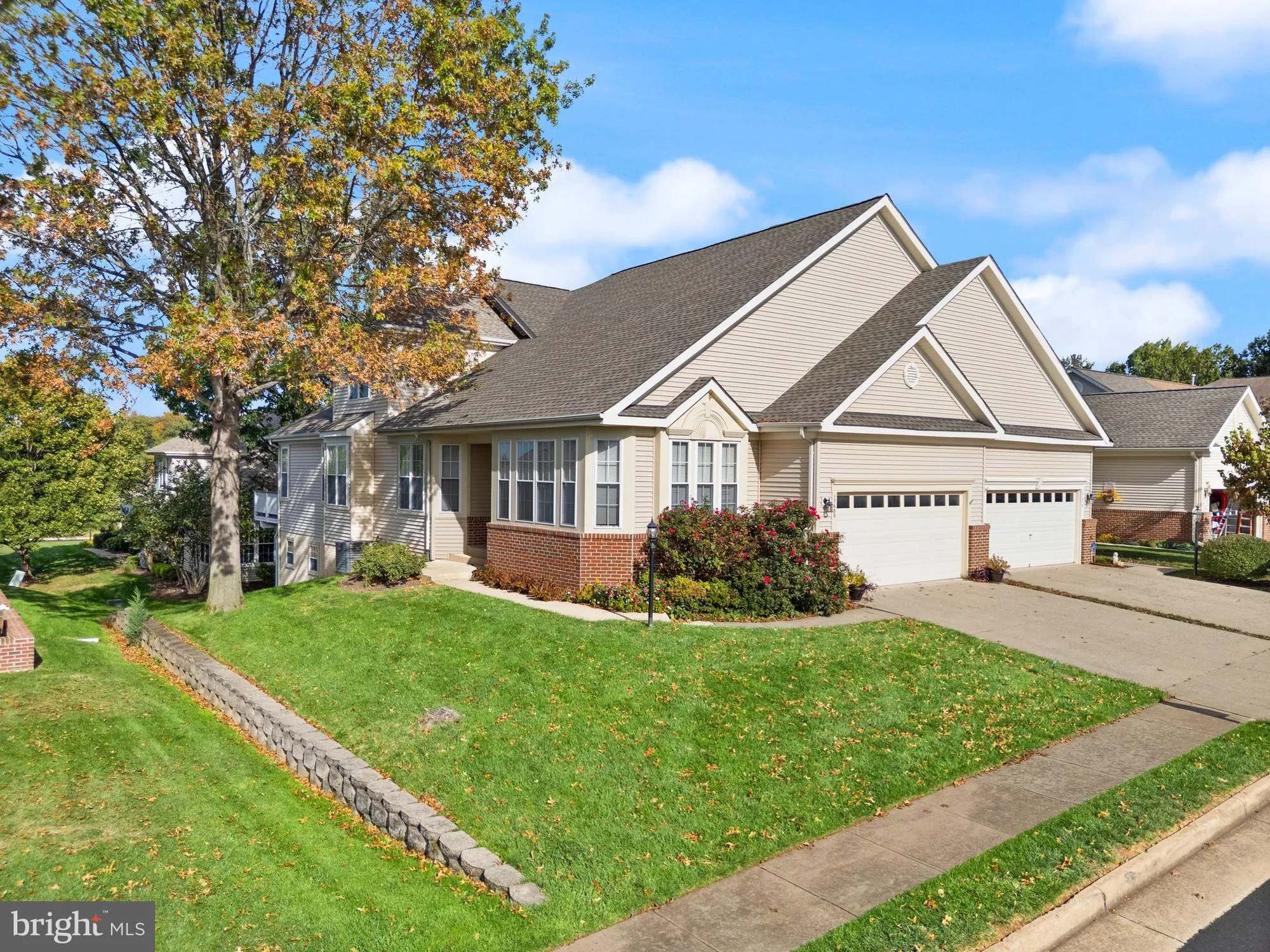 Property Slideshow image 2 of 50 | 17680 glass ridge pl, Gainesville, VA, 20155