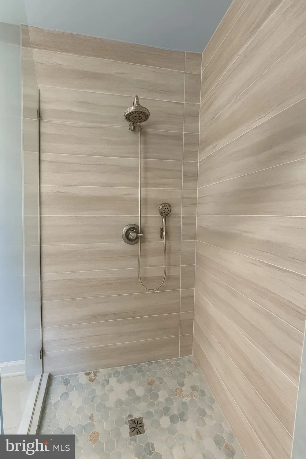 Property Slideshow image 6 of 13 | 12221 seaford ct, Woodbridge, VA, 22192