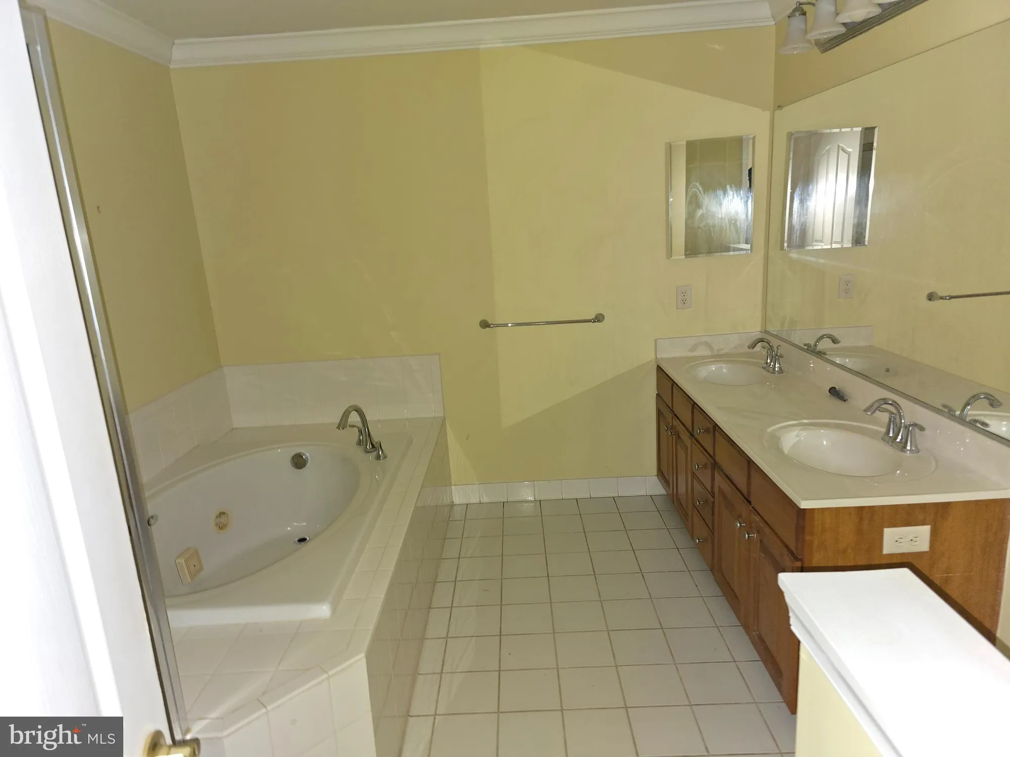 Property Slideshow image 14 of 44 | 8790 sage brush way 19, Columbia, MD, 21045