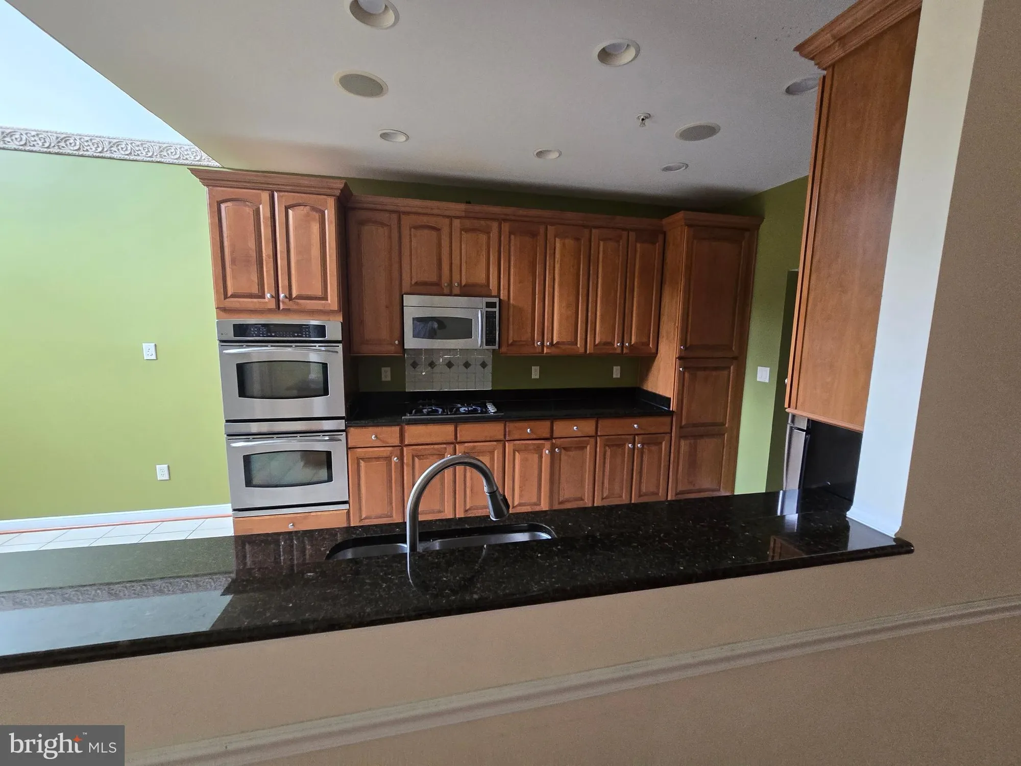 Property Slideshow image 12 of 44 | 8790 sage brush way 19, Columbia, MD, 21045