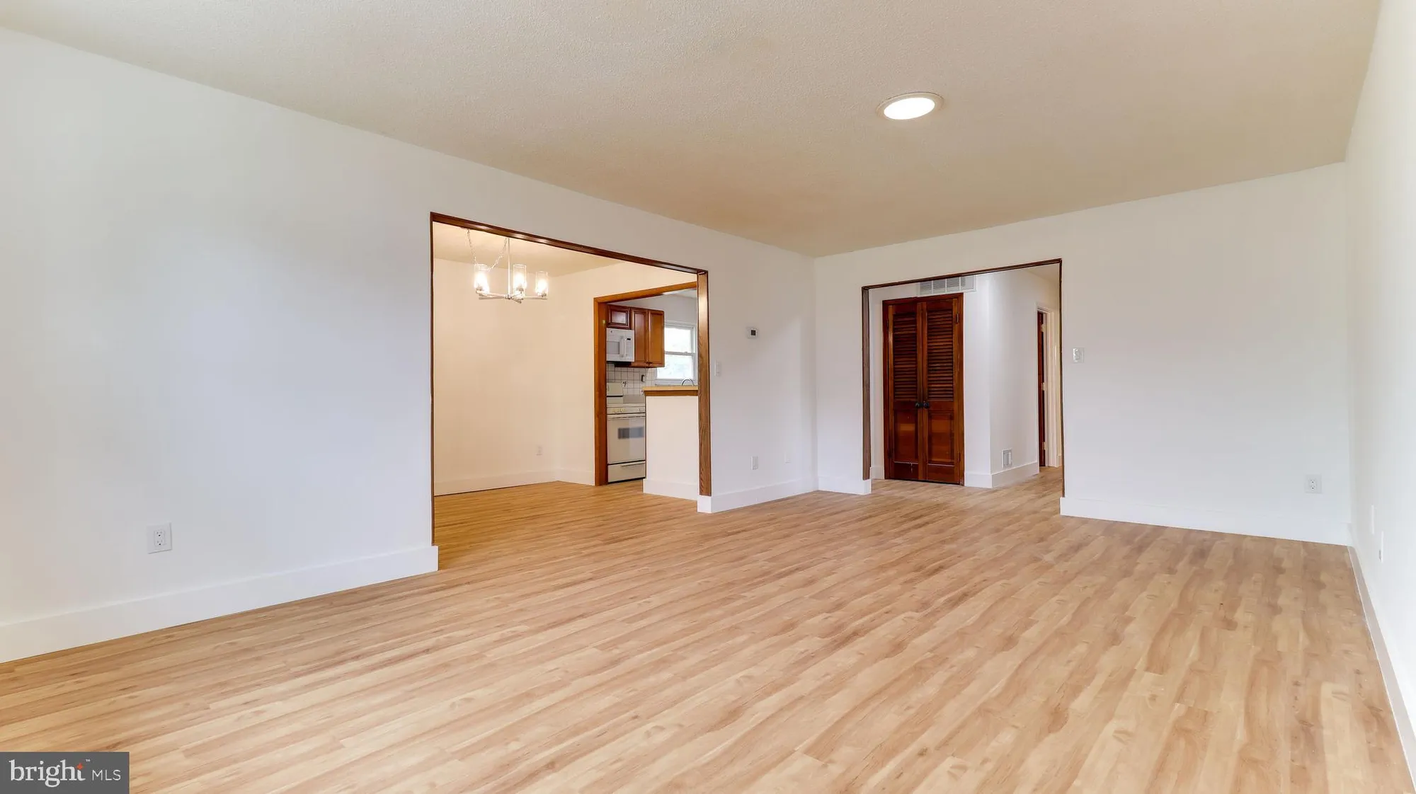 Property Slideshow image 6 of 28 | 1 whitecap way, Brick, NJ, 08723