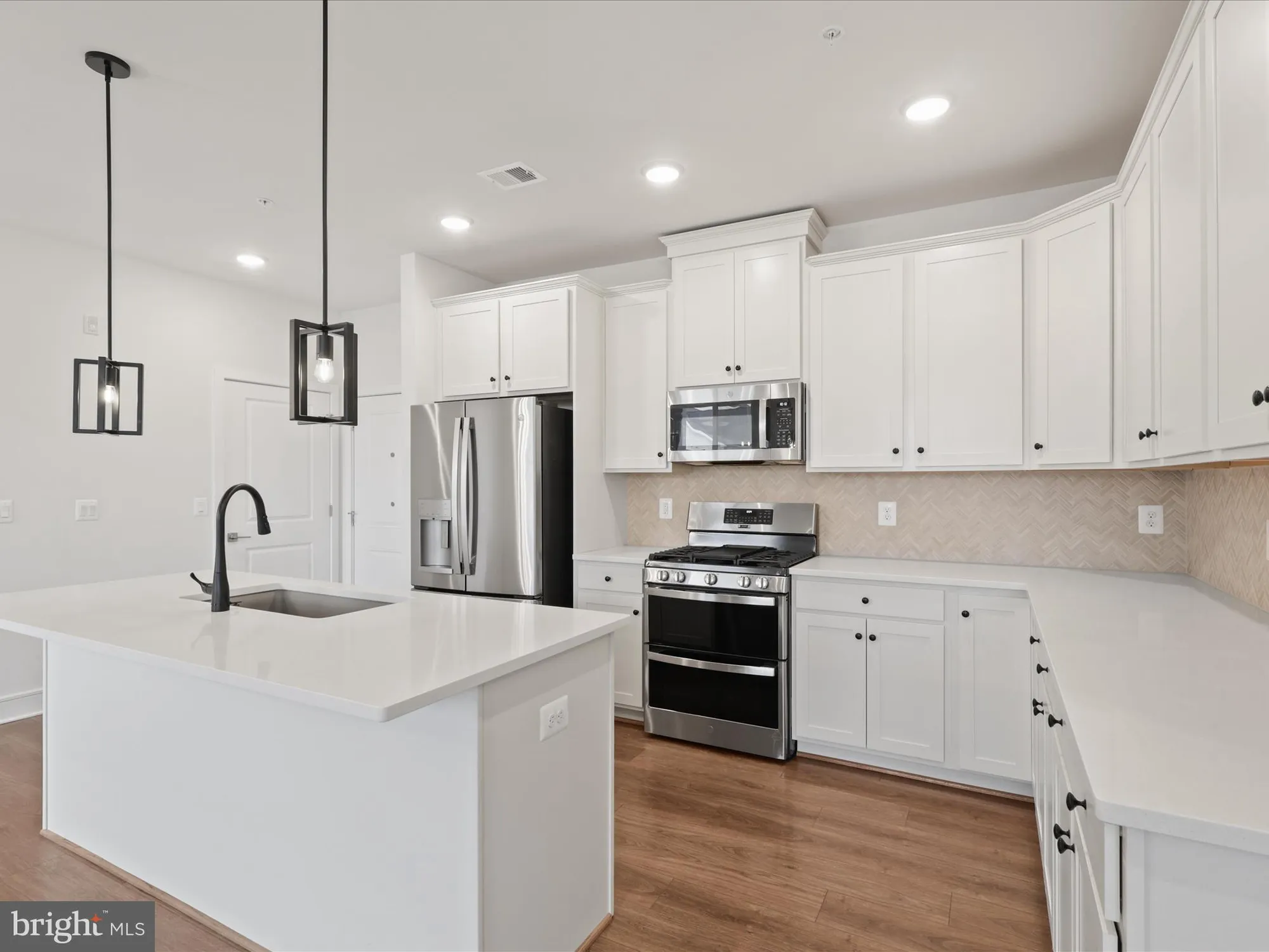 Property Slideshow image 4 of 46 | 42874 firefly sonata ter apt 107, Ashburn, VA, 20148