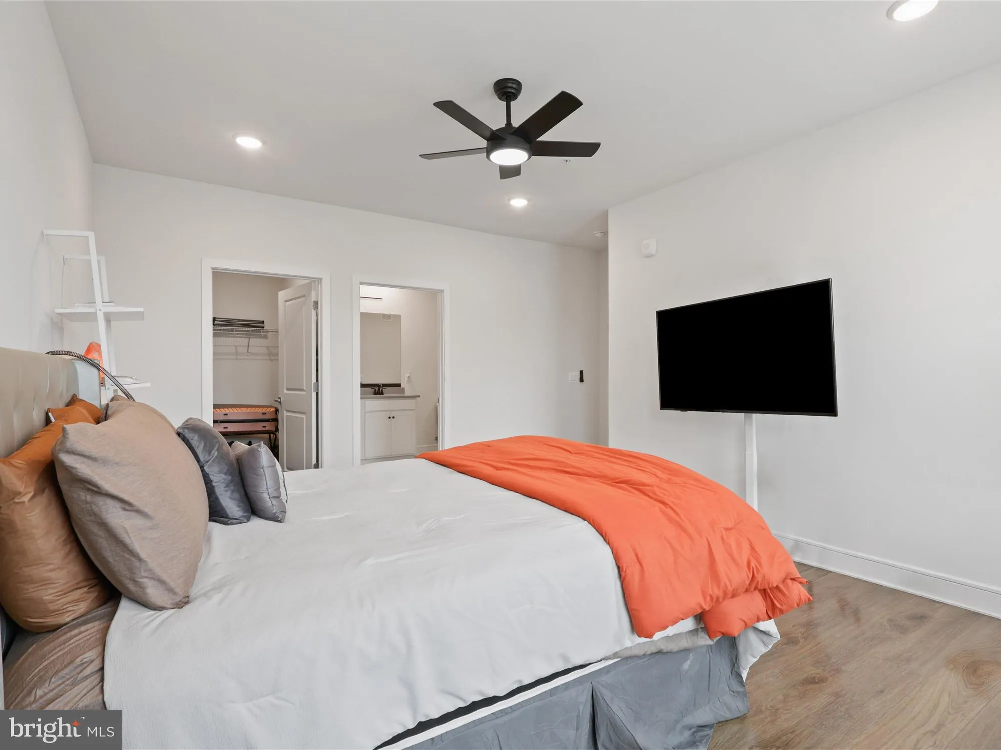 Property Slideshow image 18 of 46 | 42874 firefly sonata ter apt 107, Ashburn, VA, 20148