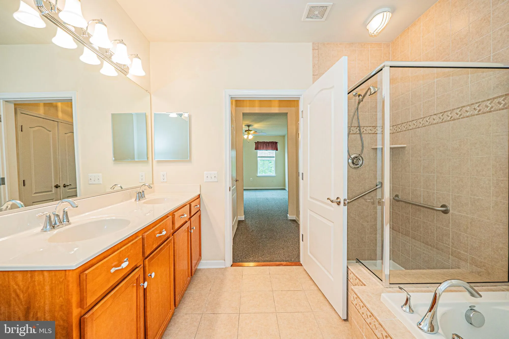 Property Slideshow image 17 of 29 | 1405 wigeon way unit 206, Gambrills, MD, 21054