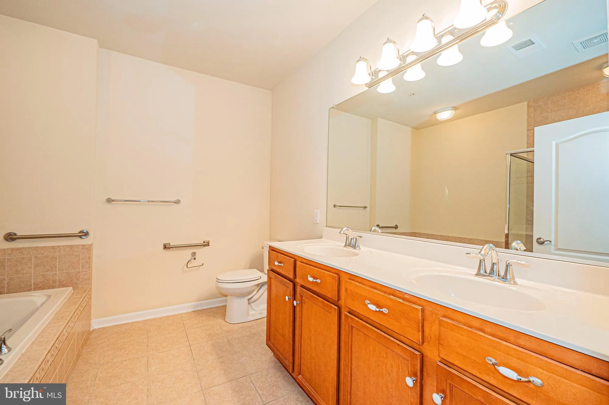 Property Slideshow image 19 of 29 | 1405 wigeon way unit 206, Gambrills, MD, 21054