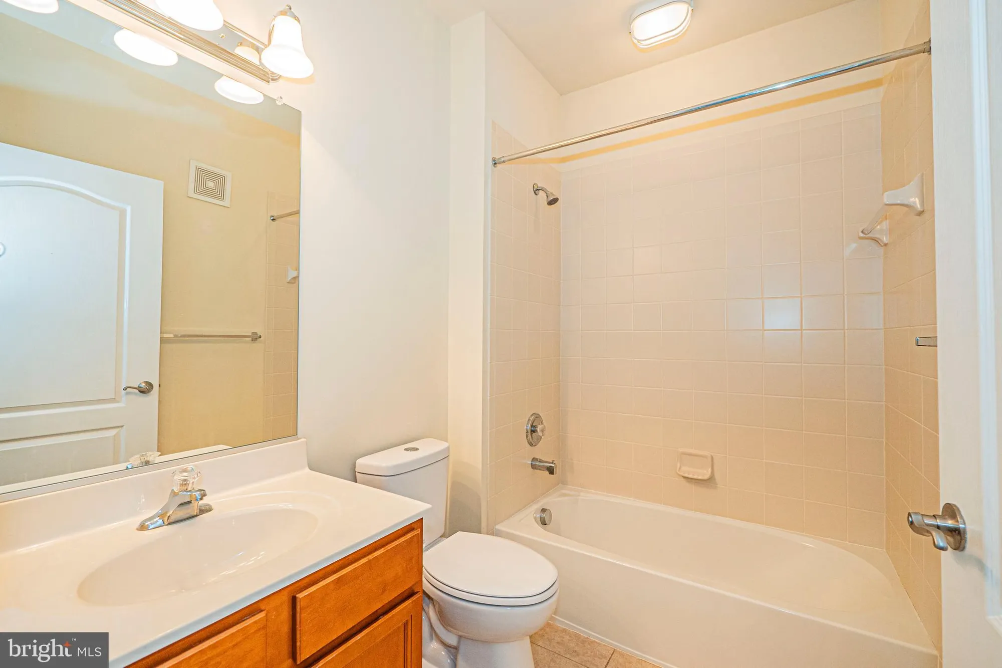 Property Slideshow image 23 of 29 | 1405 wigeon way unit 206, Gambrills, MD, 21054