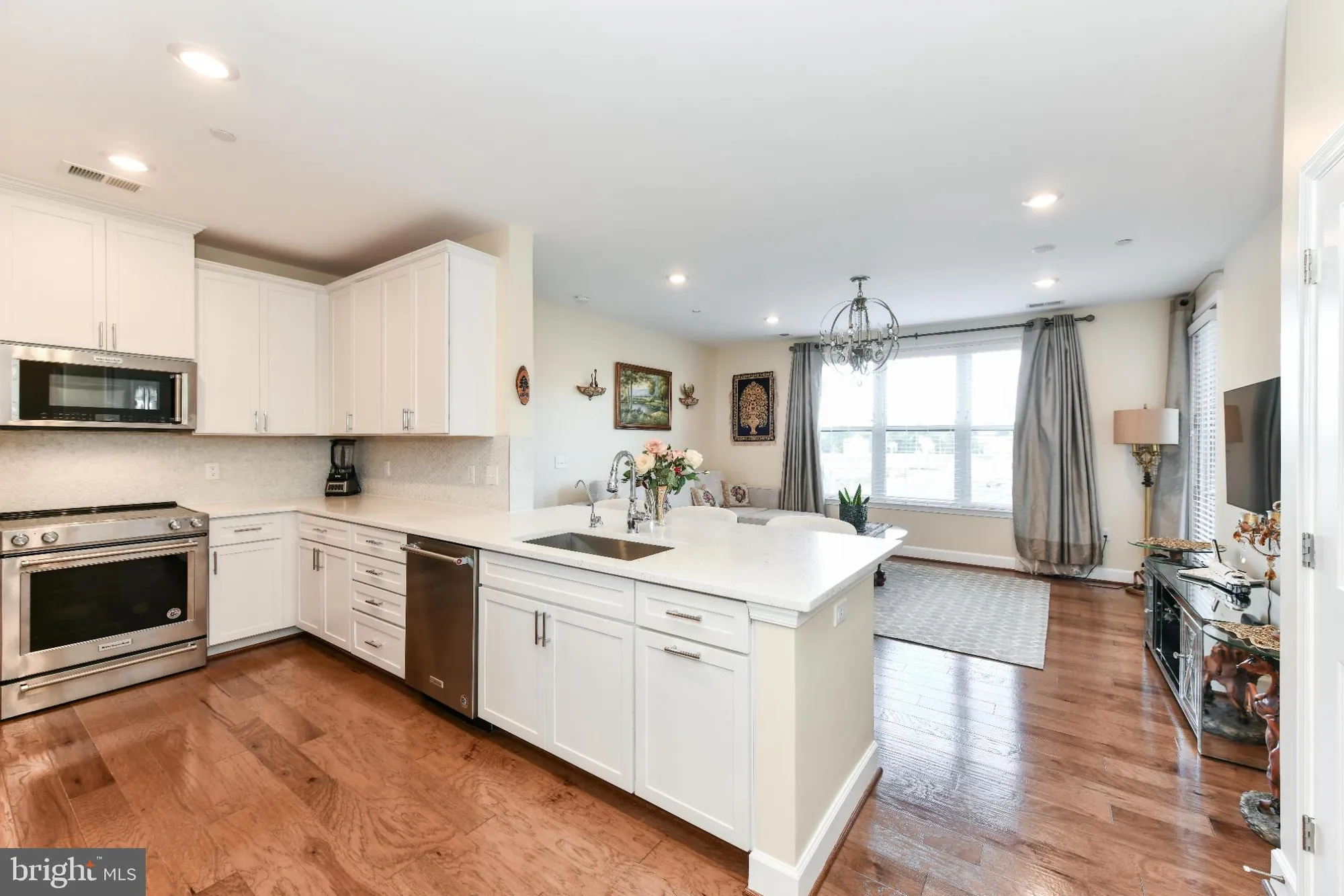 Property Slideshow image 6 of 44 | 2960 vaden dr # 2-406, Fairfax, VA, 22031
