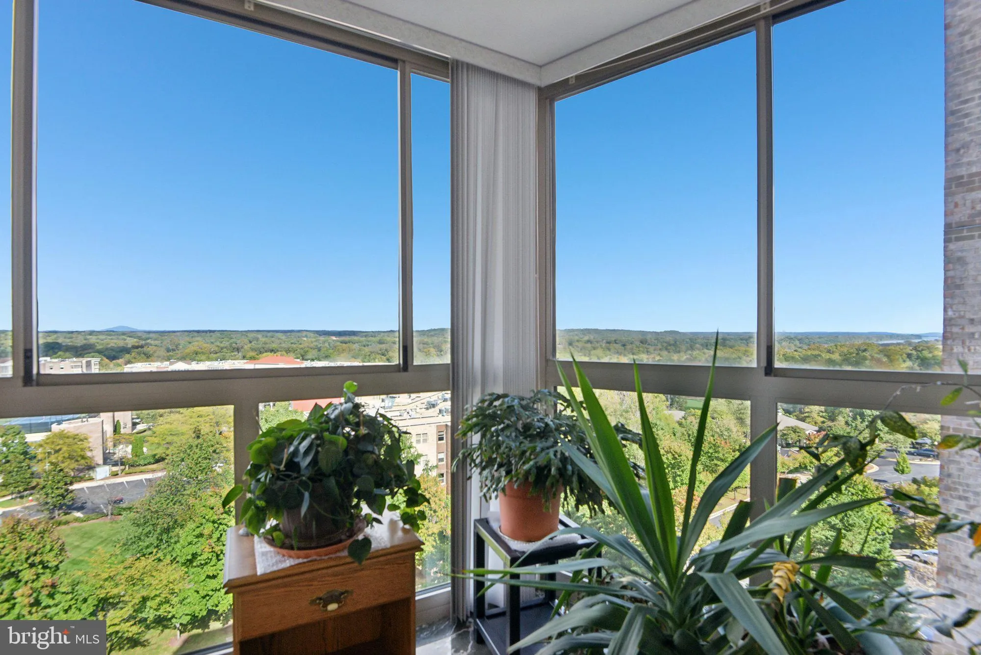 Property Slideshow image 7 of 38 | 19385 cypress ridge ter 815, Leesburg, VA, 20176