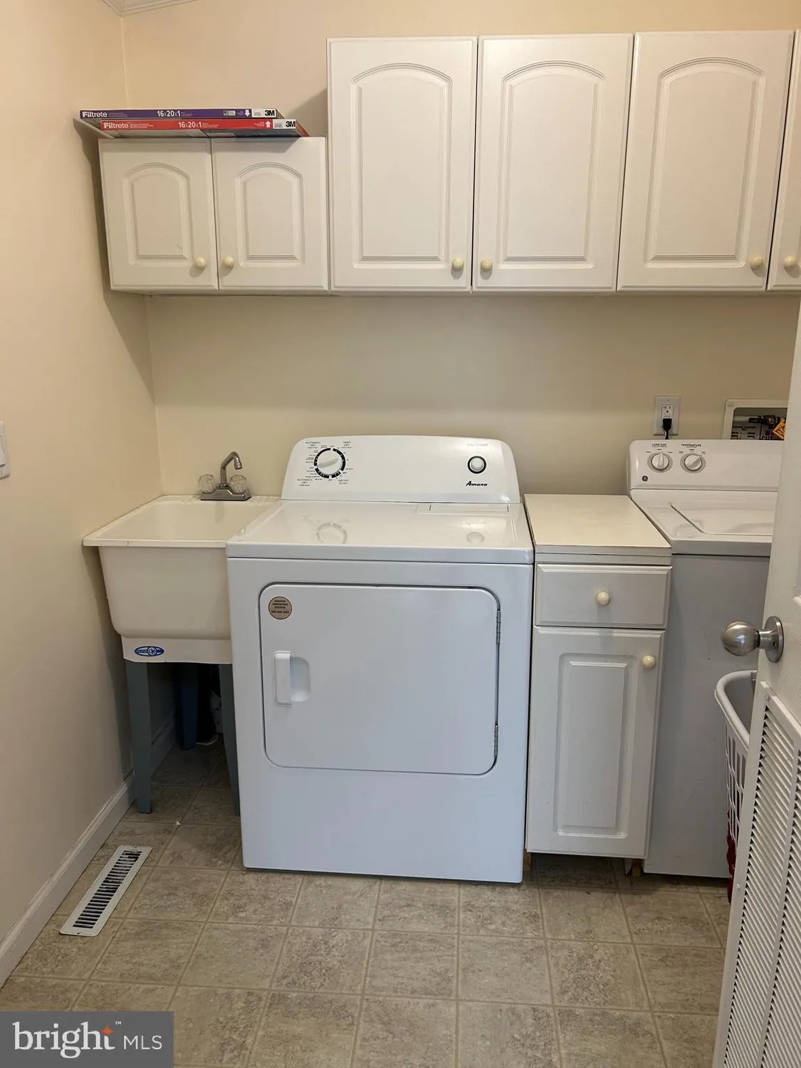 Property Slideshow image 9 of 27 | 94 random rd, Douglassville, PA, 19518