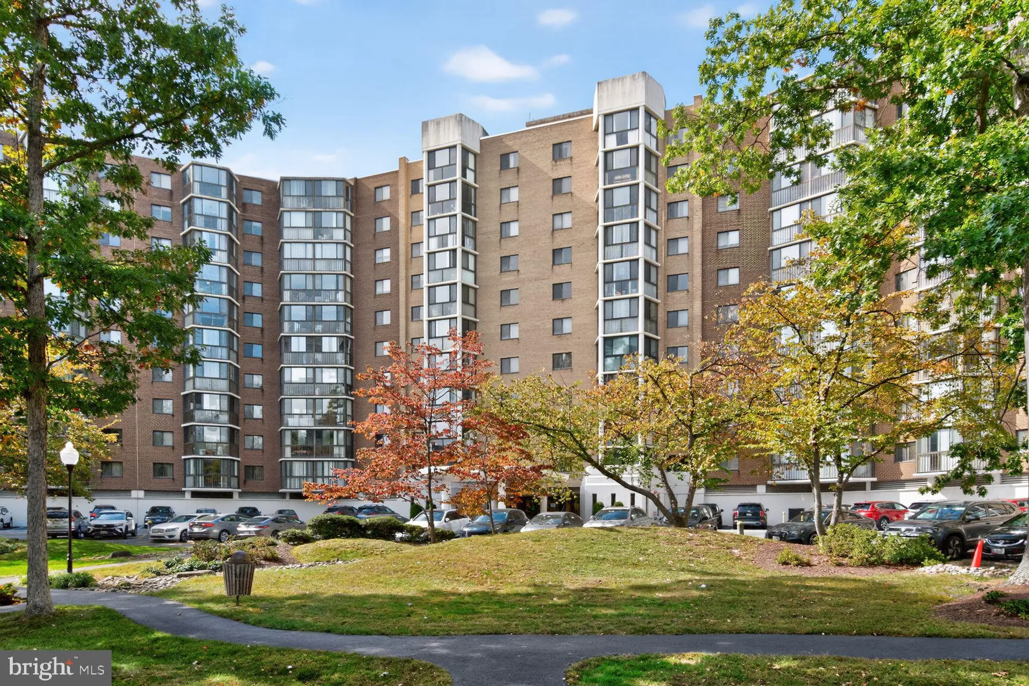 Property Slideshow image 1 of 29 | 15101 interlachen dr 1-123, Silver Spring, MD, 20906