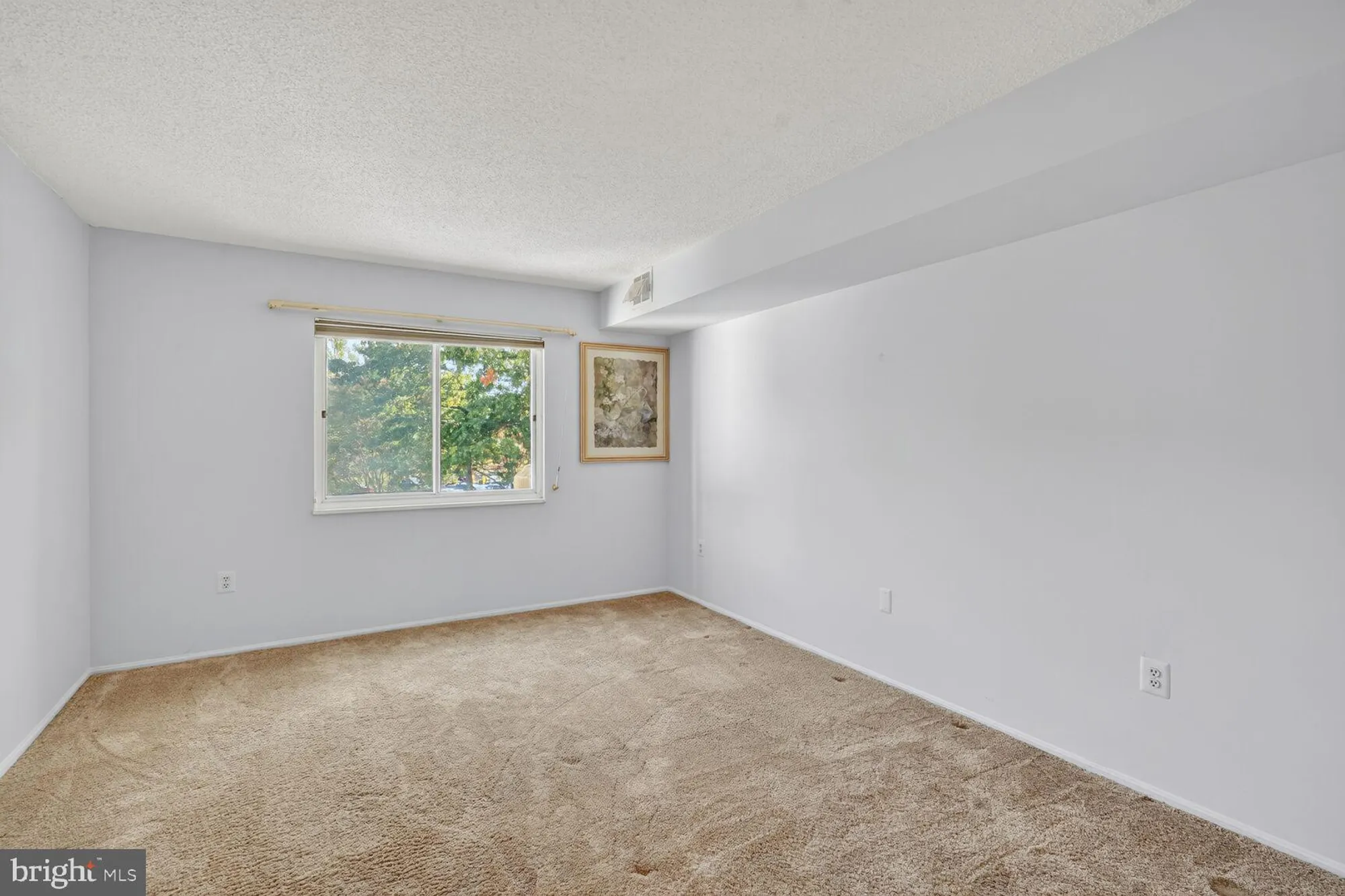 Property Slideshow image 13 of 29 | 15101 interlachen dr 1-123, Silver Spring, MD, 20906
