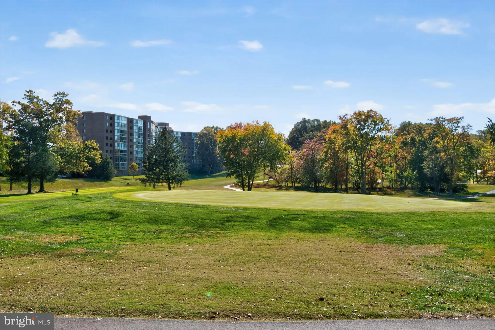 Property Slideshow image 27 of 29 | 15101 interlachen dr 1-123, Silver Spring, MD, 20906