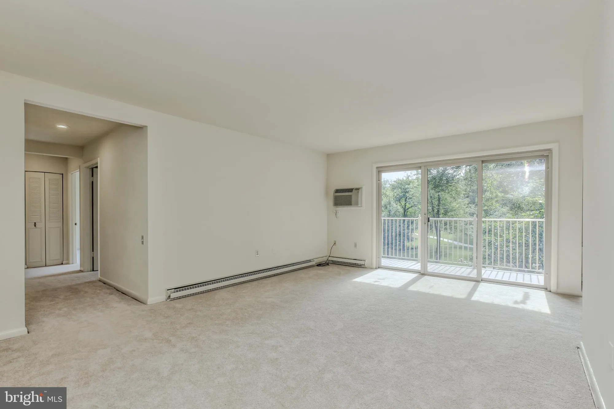 Property Slideshow image 5 of 22 | 3320 chiswick ct 61-2b, Silver Spring, MD, 20906