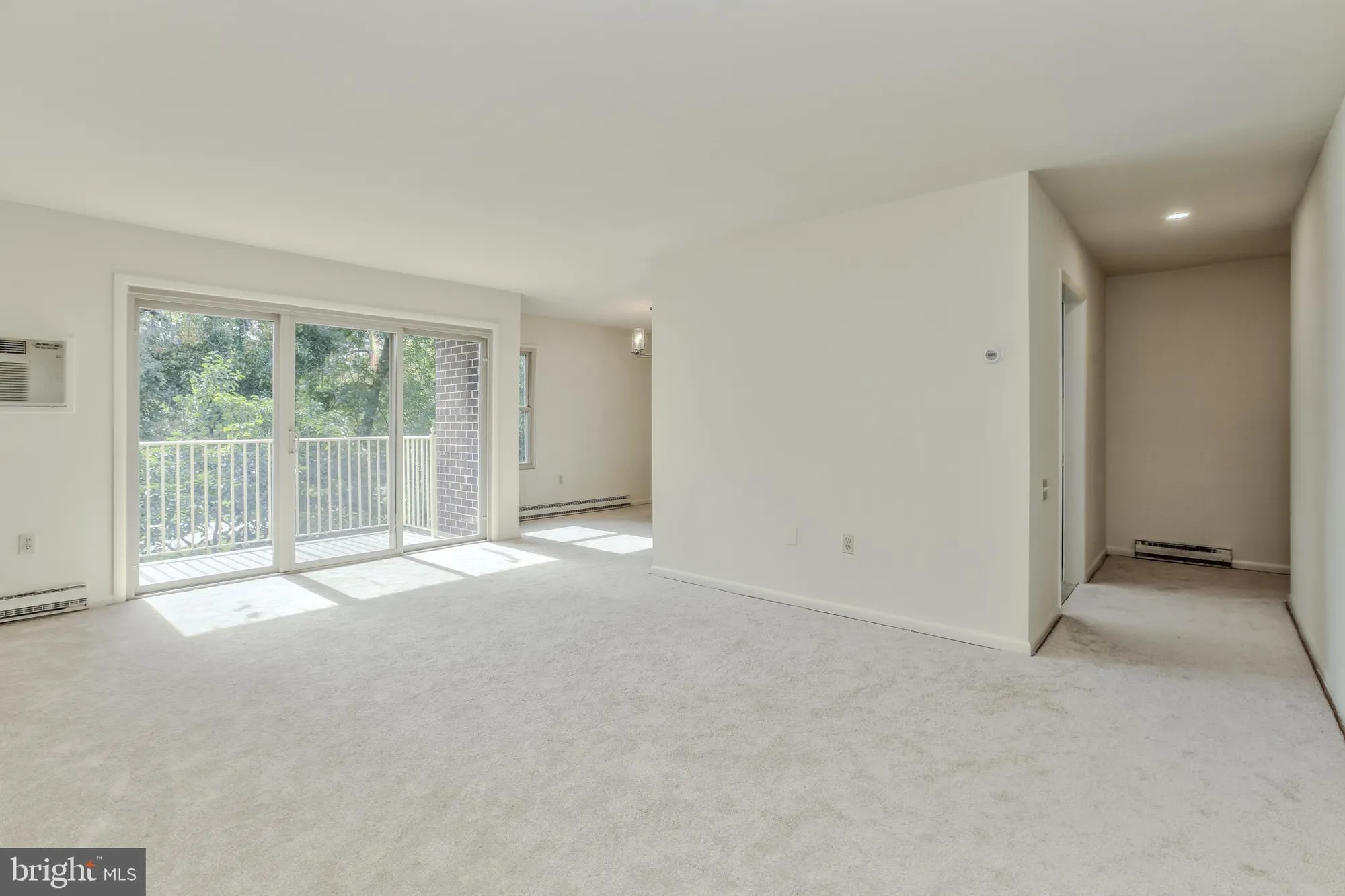 Property Slideshow image 7 of 22 | 3320 chiswick ct 61-2b, Silver Spring, MD, 20906