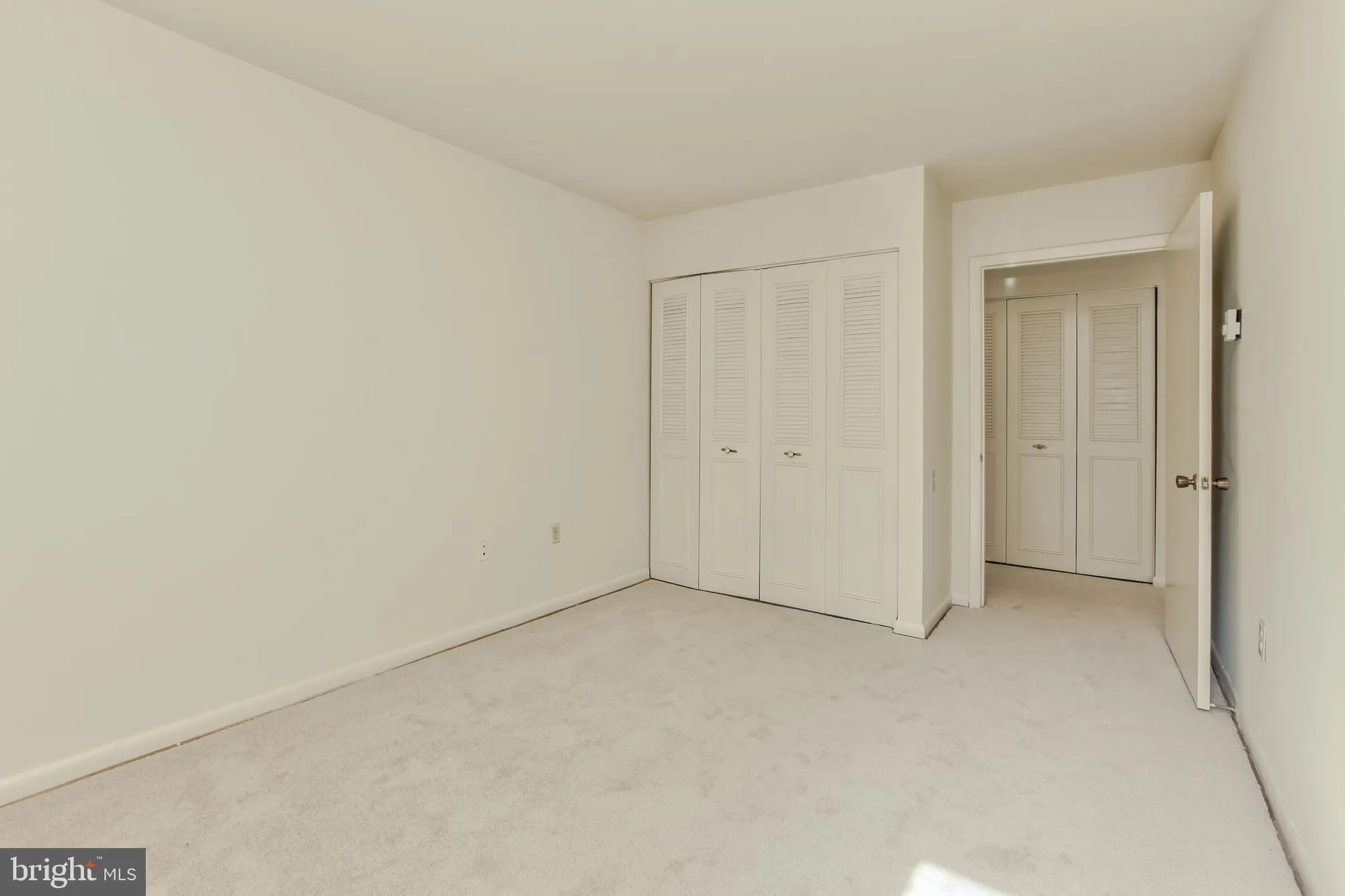 Property Slideshow image 16 of 22 | 3320 chiswick ct 61-2b, Silver Spring, MD, 20906