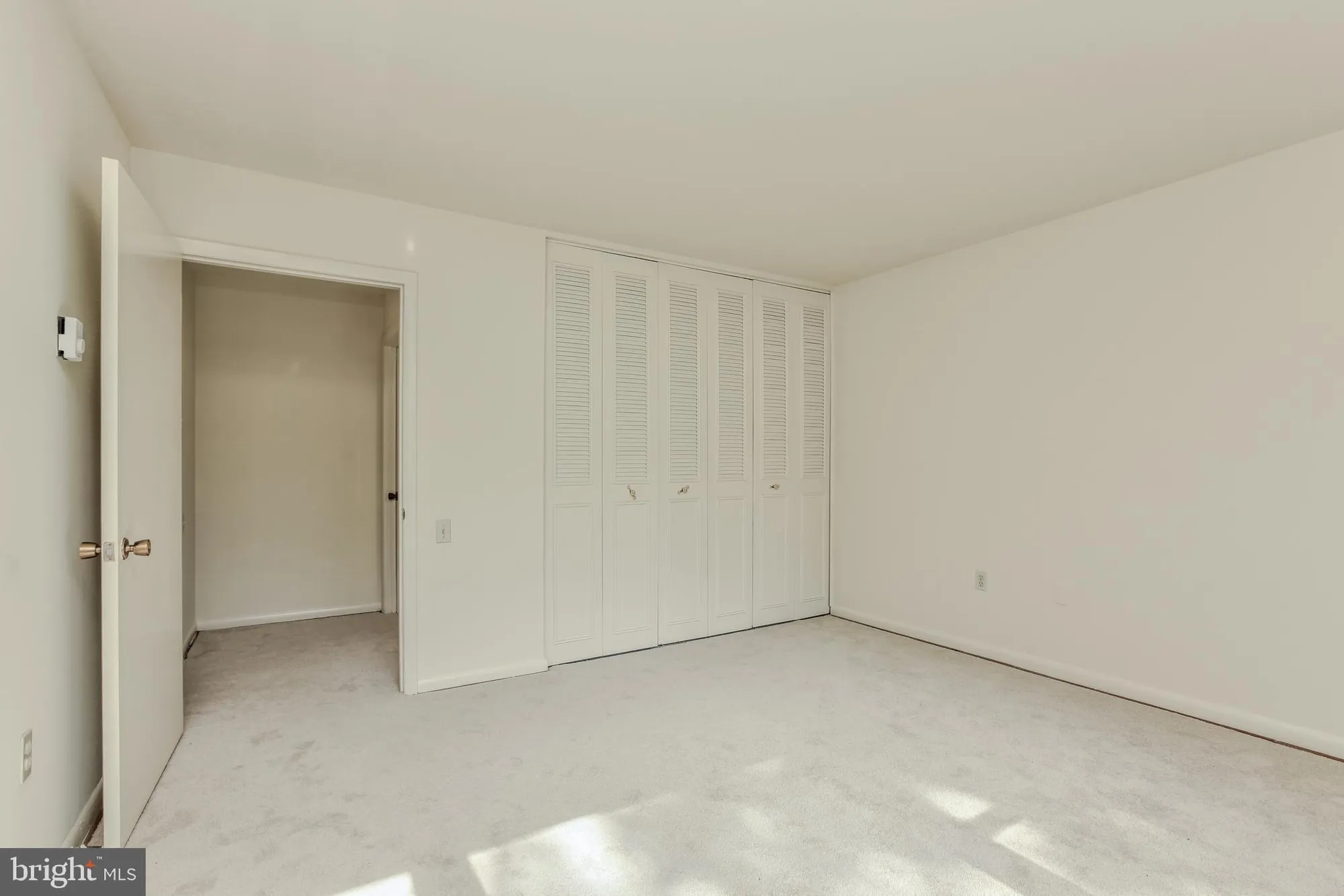 Property Slideshow image 18 of 22 | 3320 chiswick ct 61-2b, Silver Spring, MD, 20906