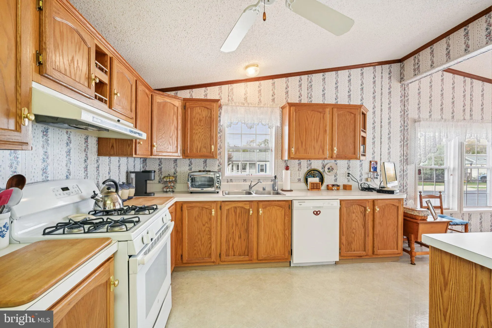 Property Slideshow image 23 of 64 | 1099 jfk dr, North Wales, PA, 19454