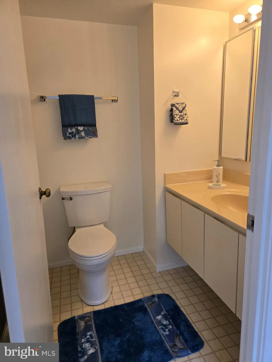 Property Slideshow image 5 of 35 | 15107 interlachen dr 2-321, Silver Spring, MD, 20906